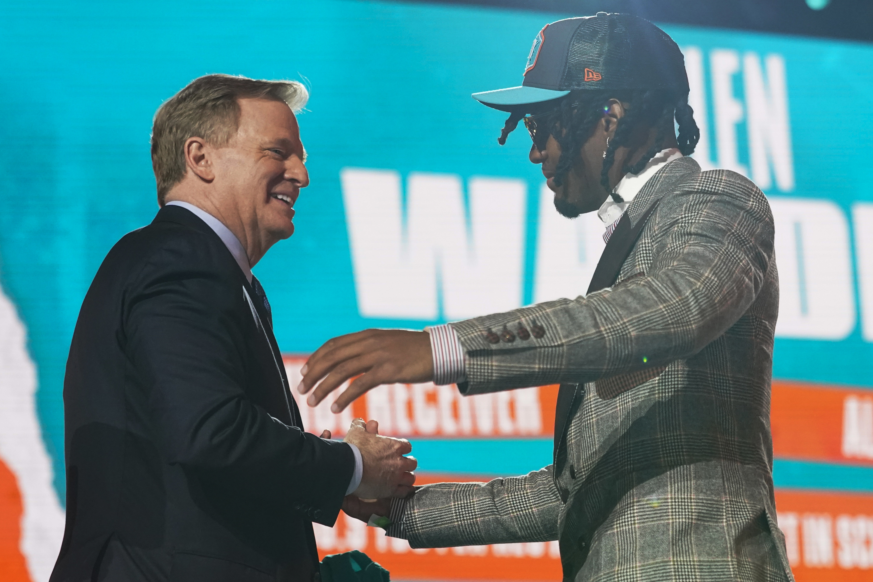 NFL Draft 2021: Miami Dolphins pick Jaylen Waddle at No. 6