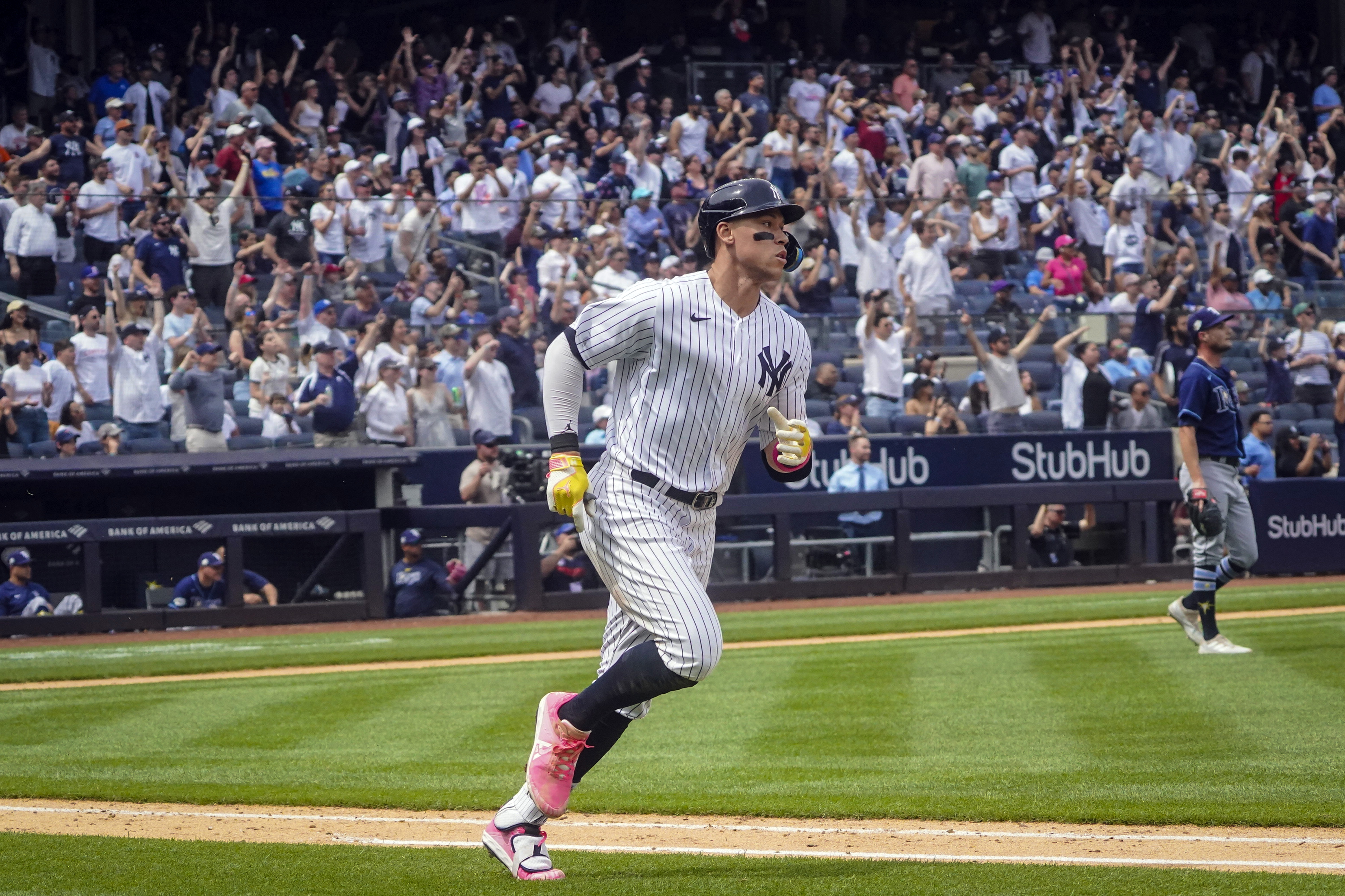 Cole pitches 2-hitter to near ERA title, Judge homers twice and Yankees  beat Blue Jays 6-0