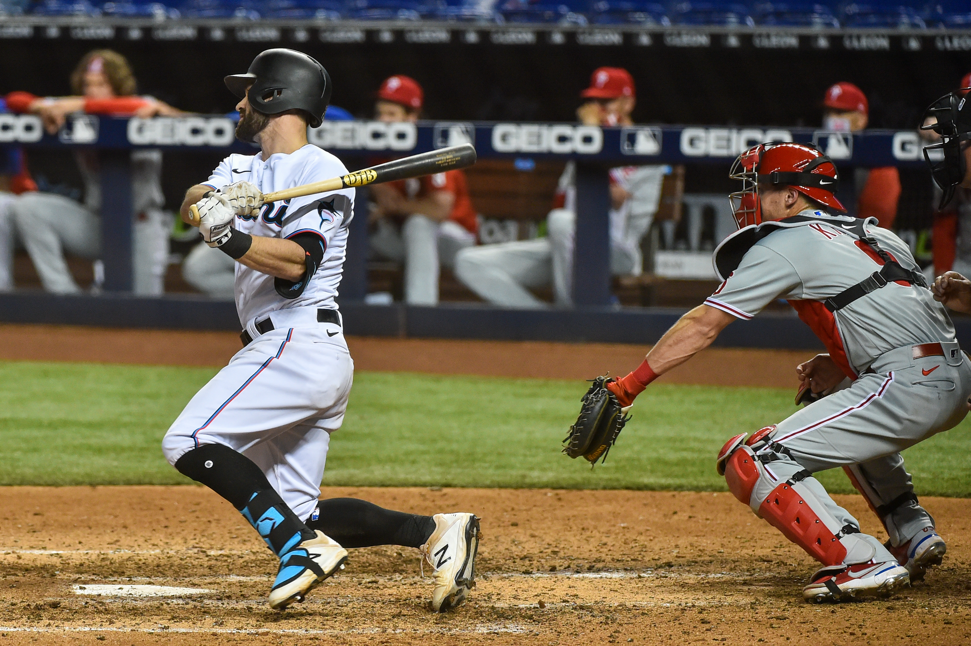 Slumping Berti's 2-run single lifts Marlins over Phils 4-2 – Daily