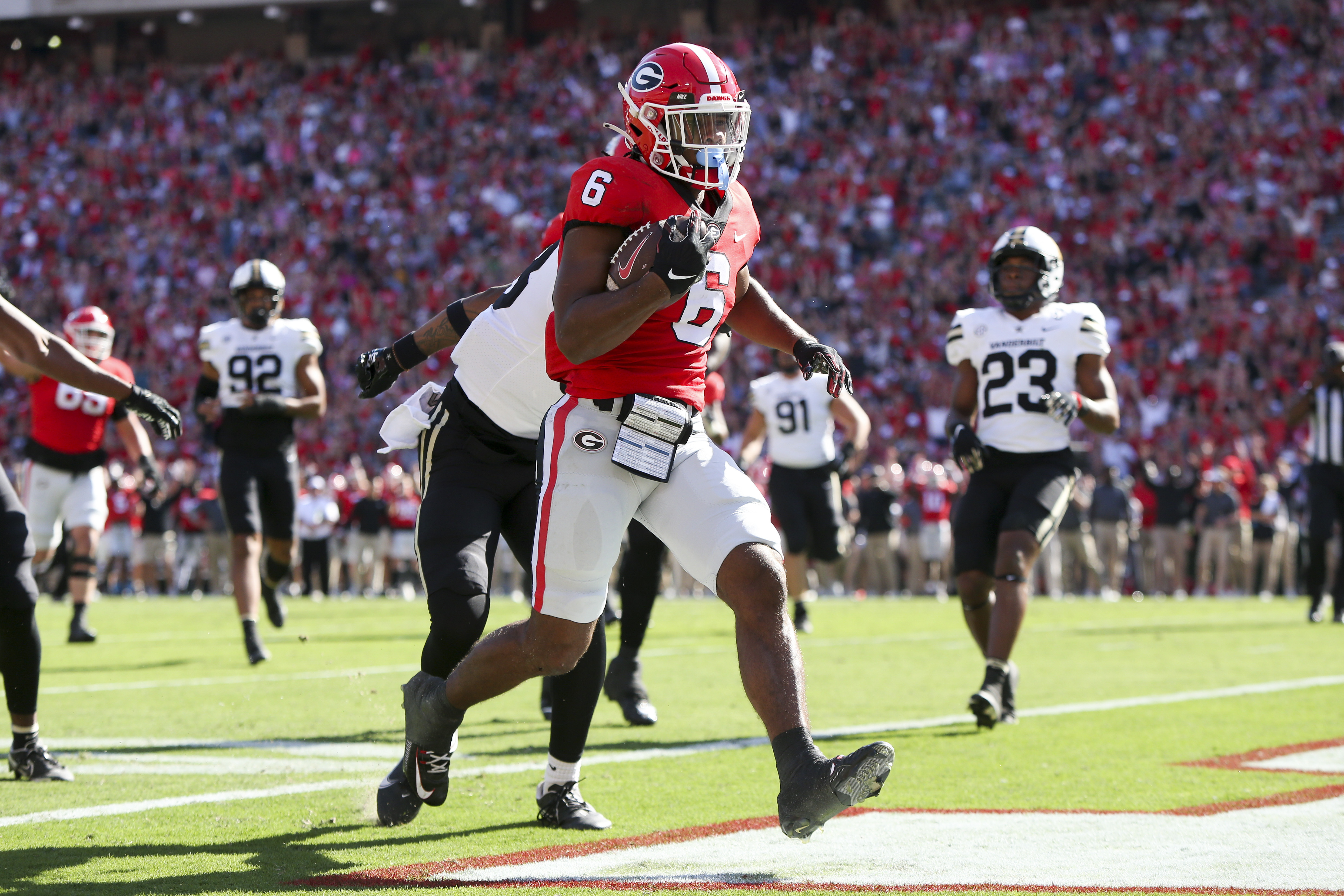 Georgia marks return to No. 1 with 55-0 rout of Vanderbilt