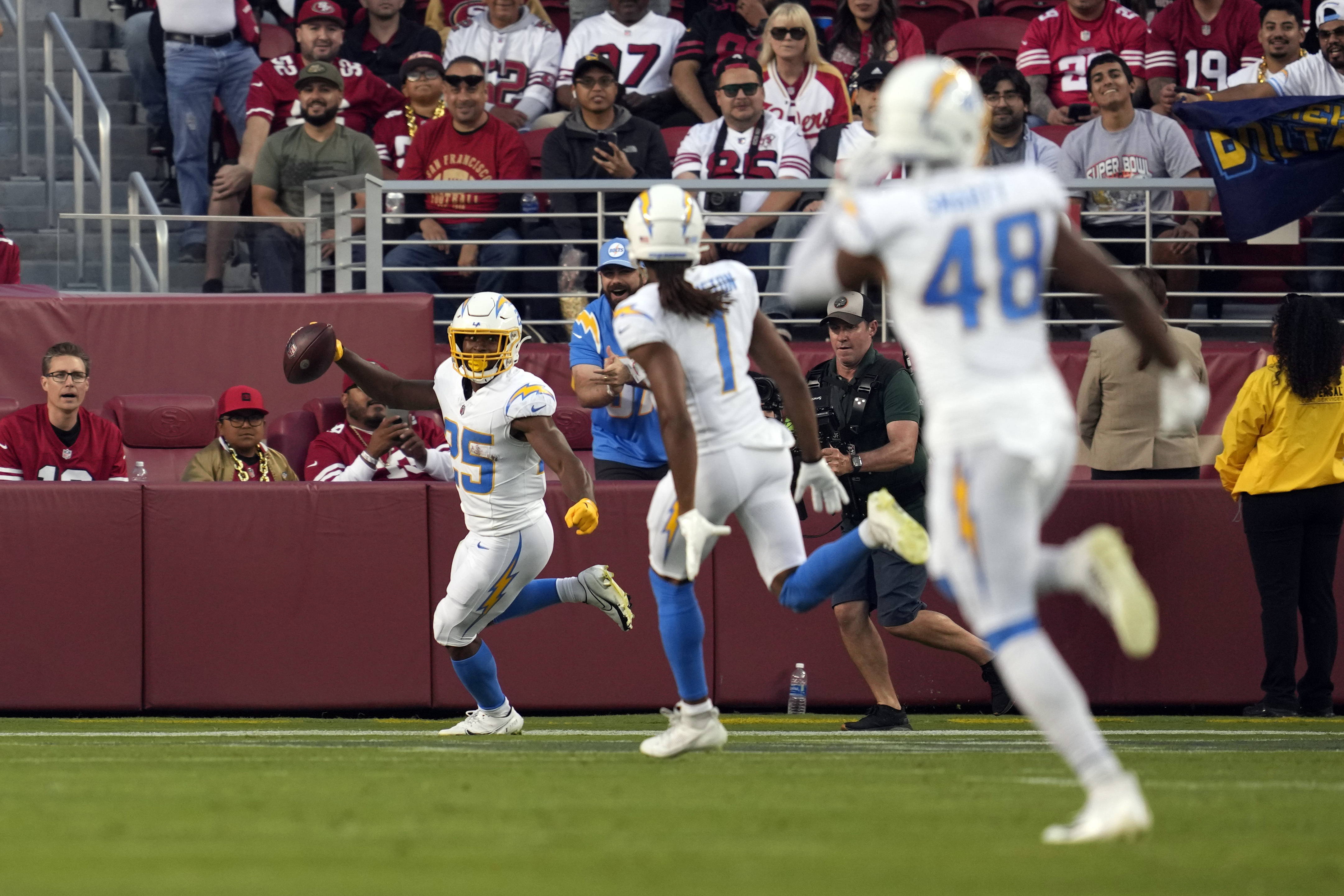 Chargers vs. 49ers Recap: Max Duggan, run offense lead Bolts over Niners  23-12 - Bolts From The Blue