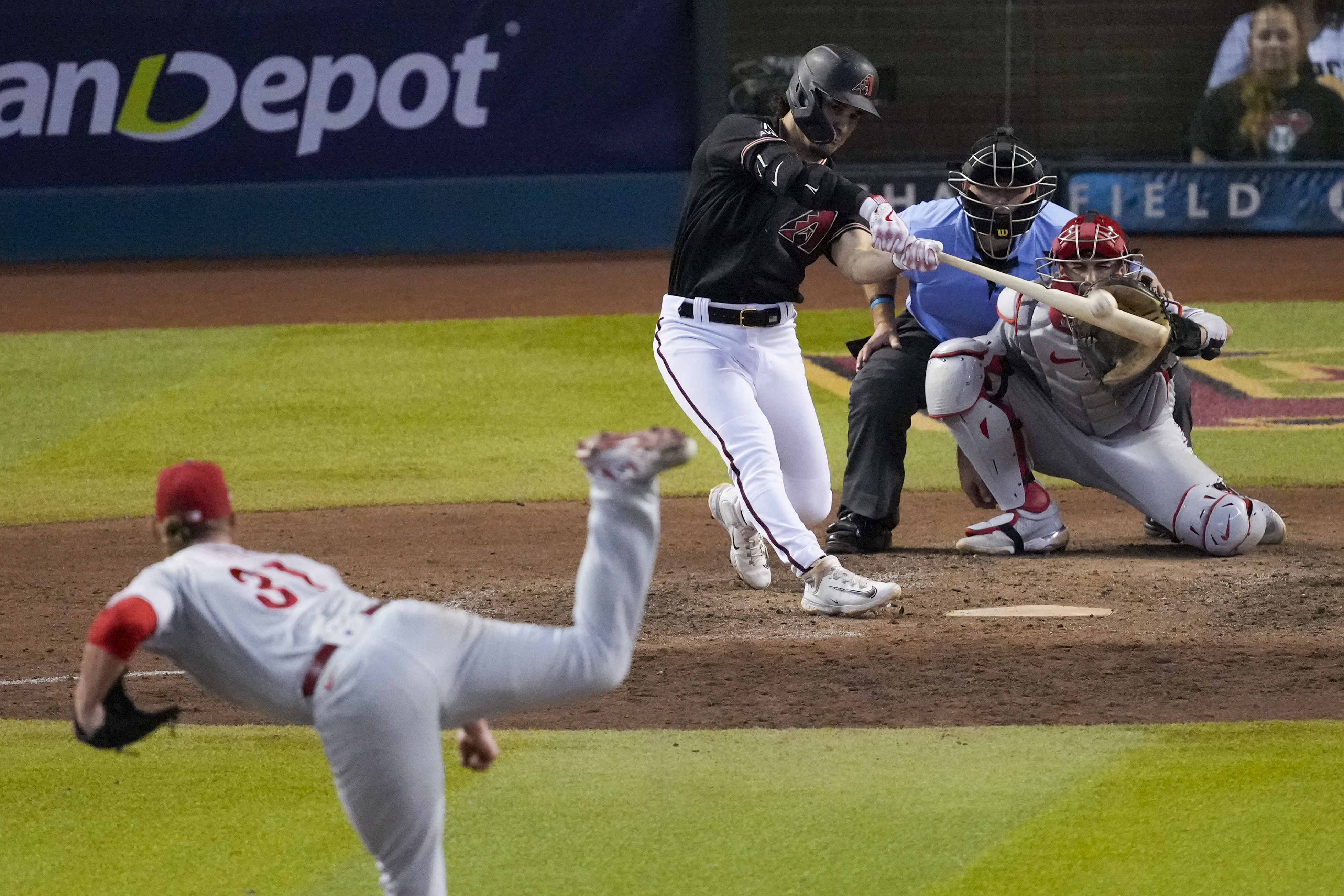 Marte hits walk-off single in ninth, D-backs beat Phillies 2-1 and close to  2-1 in NLCS