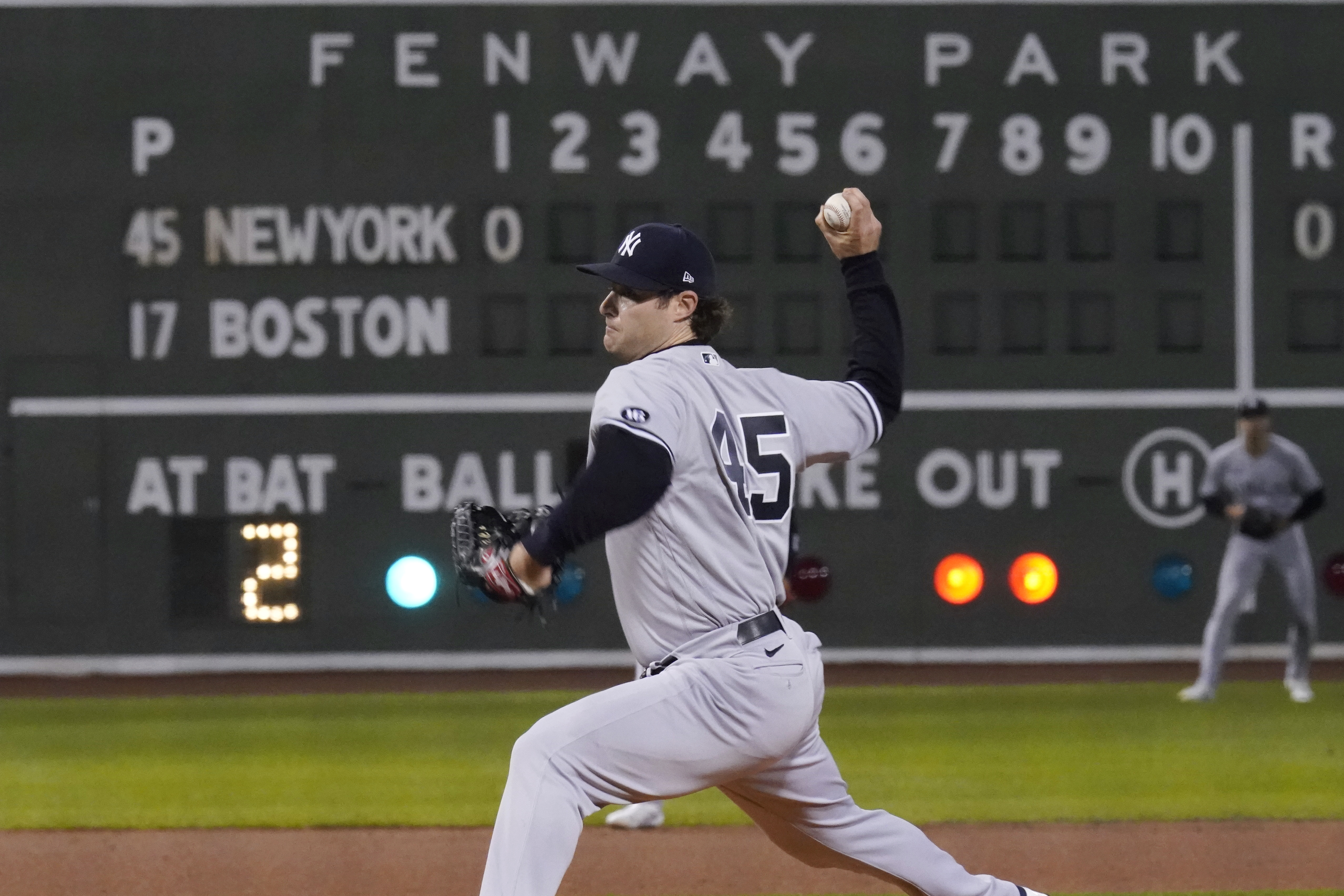 Baseball dents Luke Voit's elbow in amazing photo