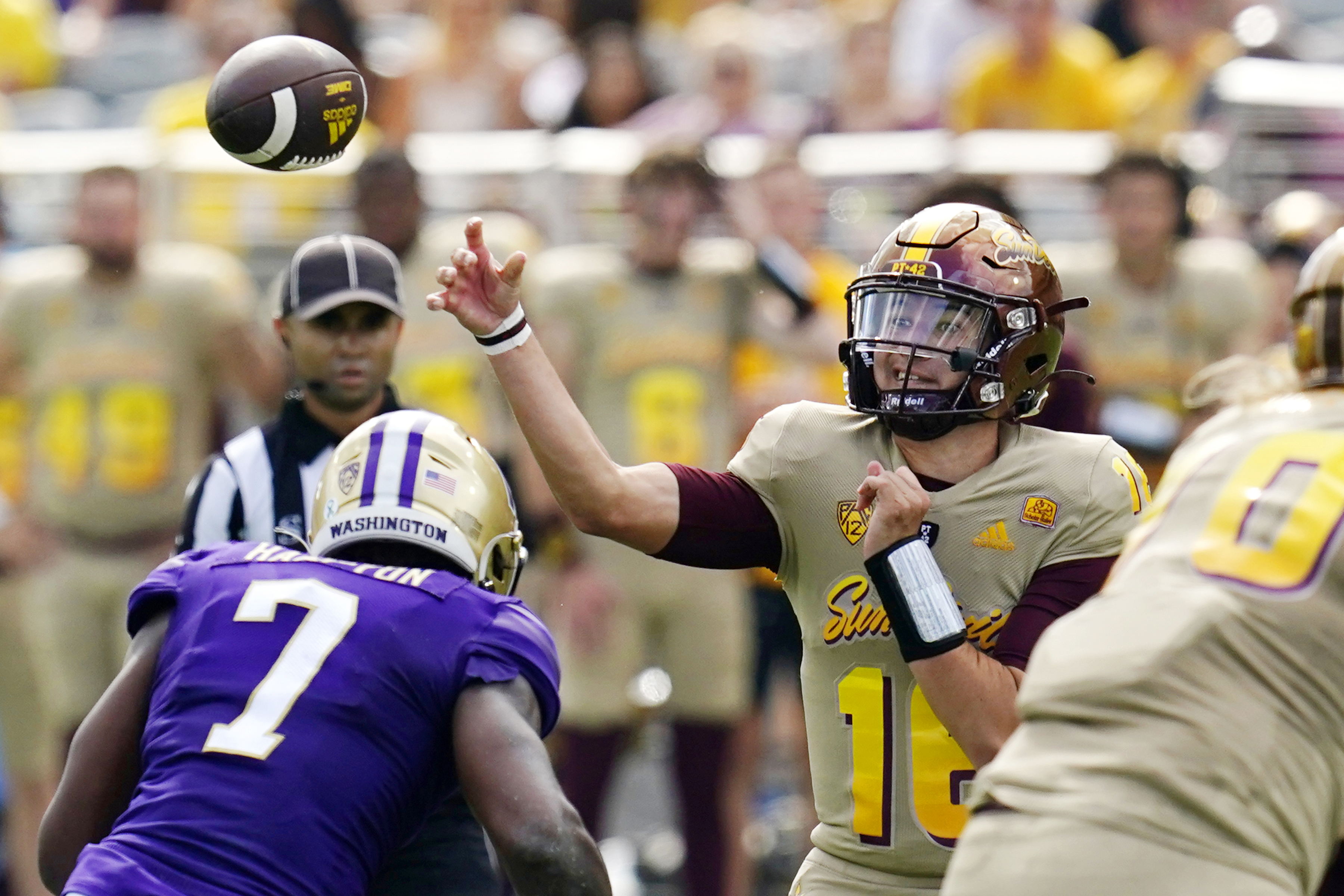 Wake Up Washington  Washington's defensive line steps up in win over  Arizona