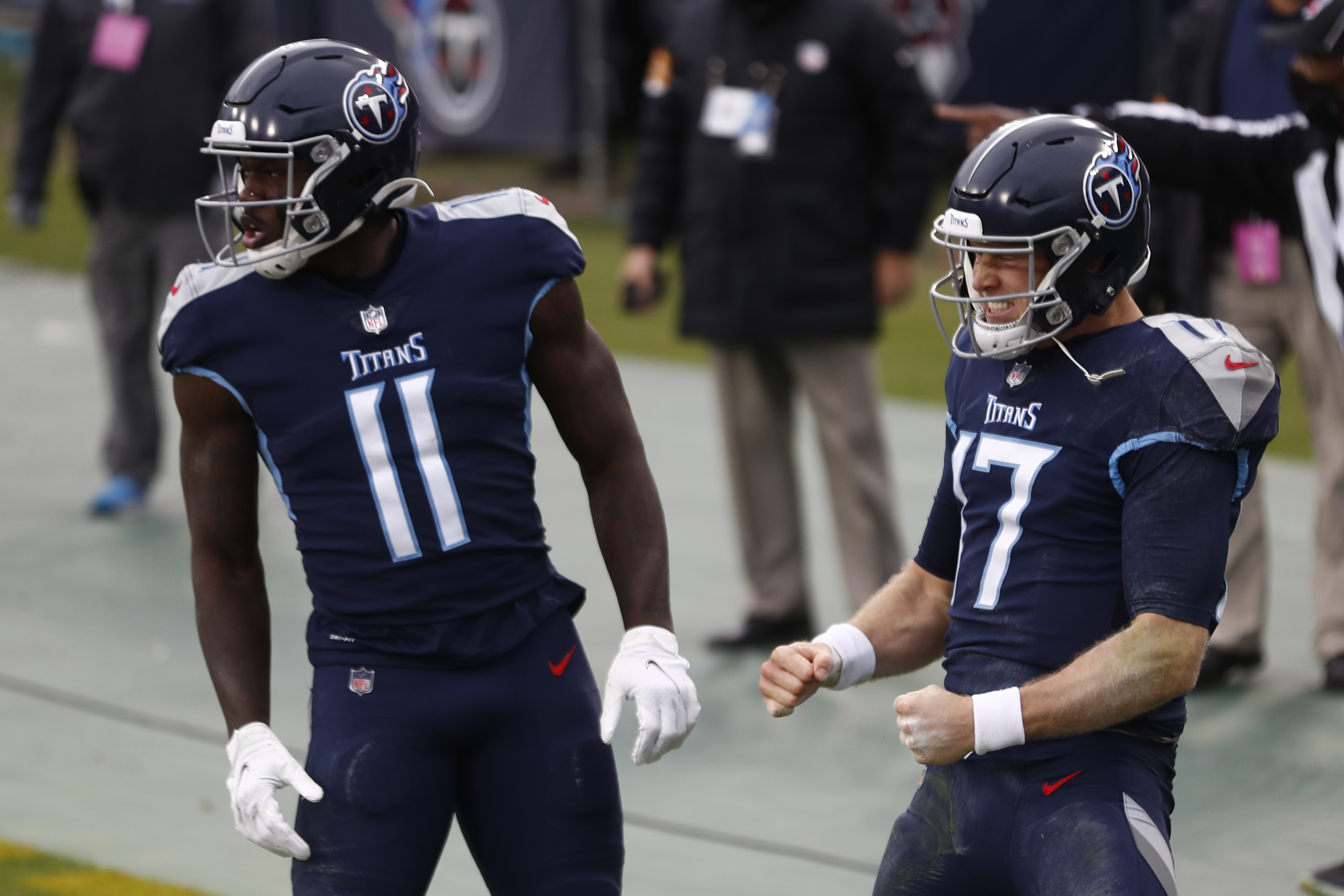 Tannehill has 5 TDs, Titans rout Lions 46-25