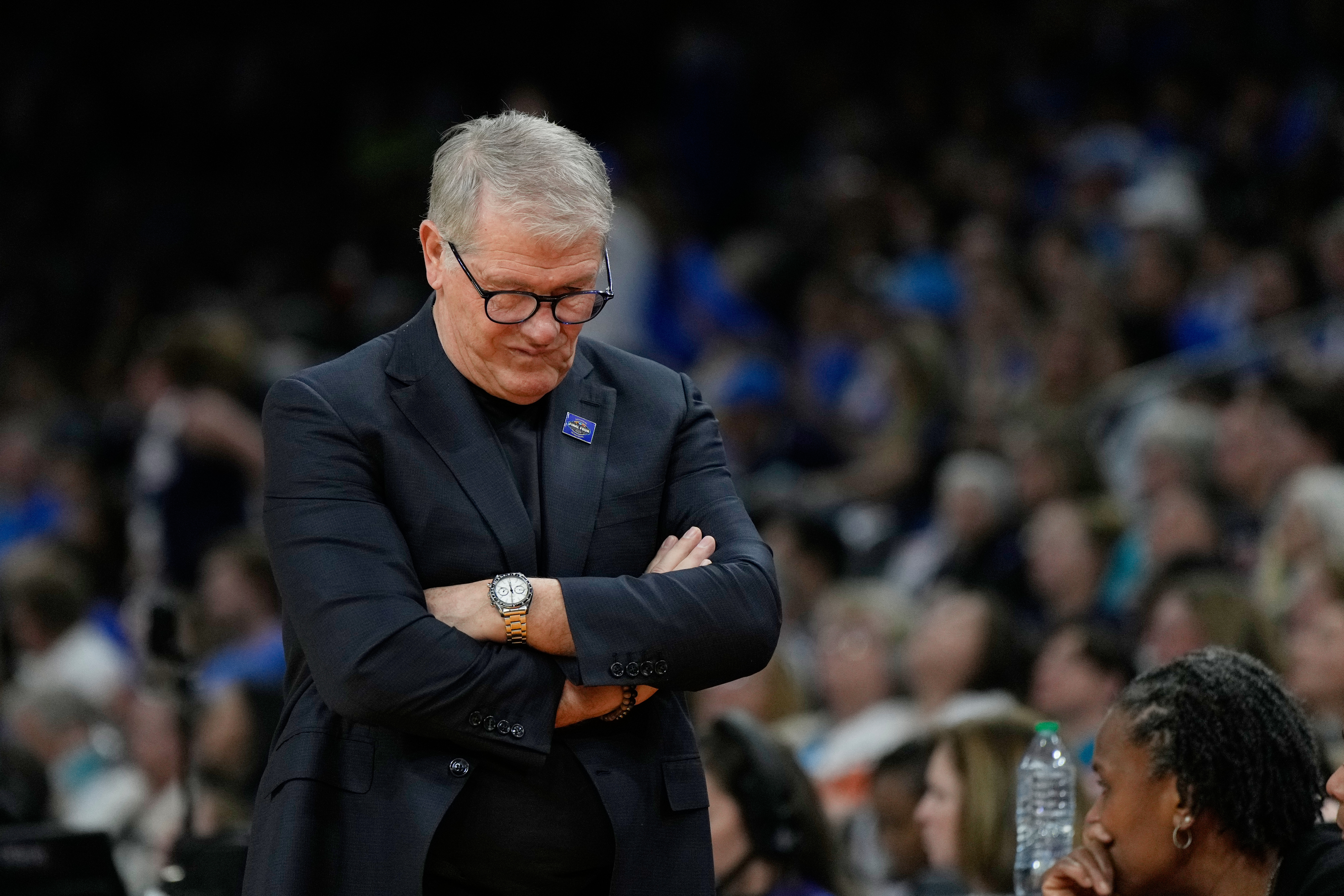 UConn head coach Geno Auriemma apologizes for heated exchange