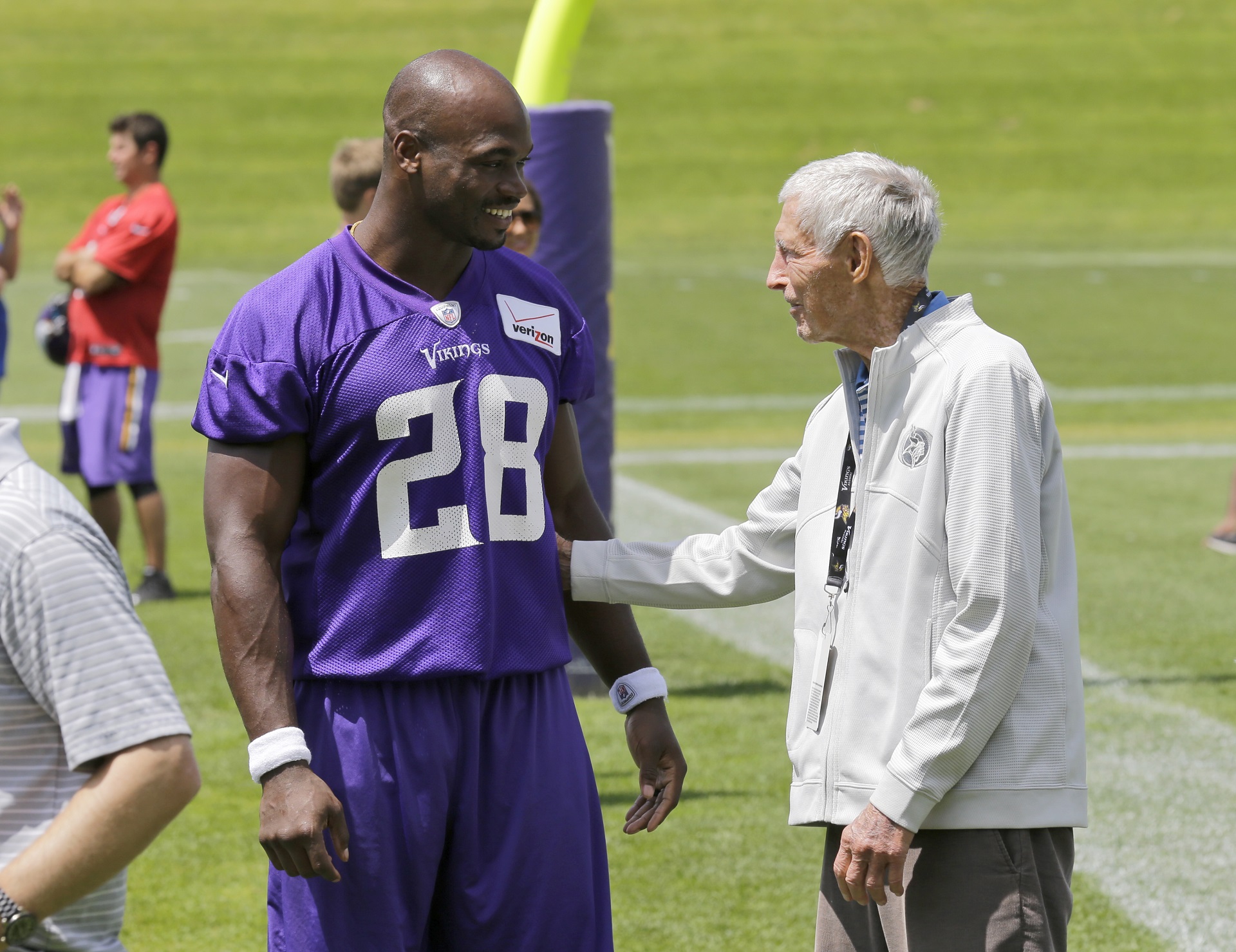 Jerry Burns, Minnesota Vikings coach from 1986-1991, dies at 94