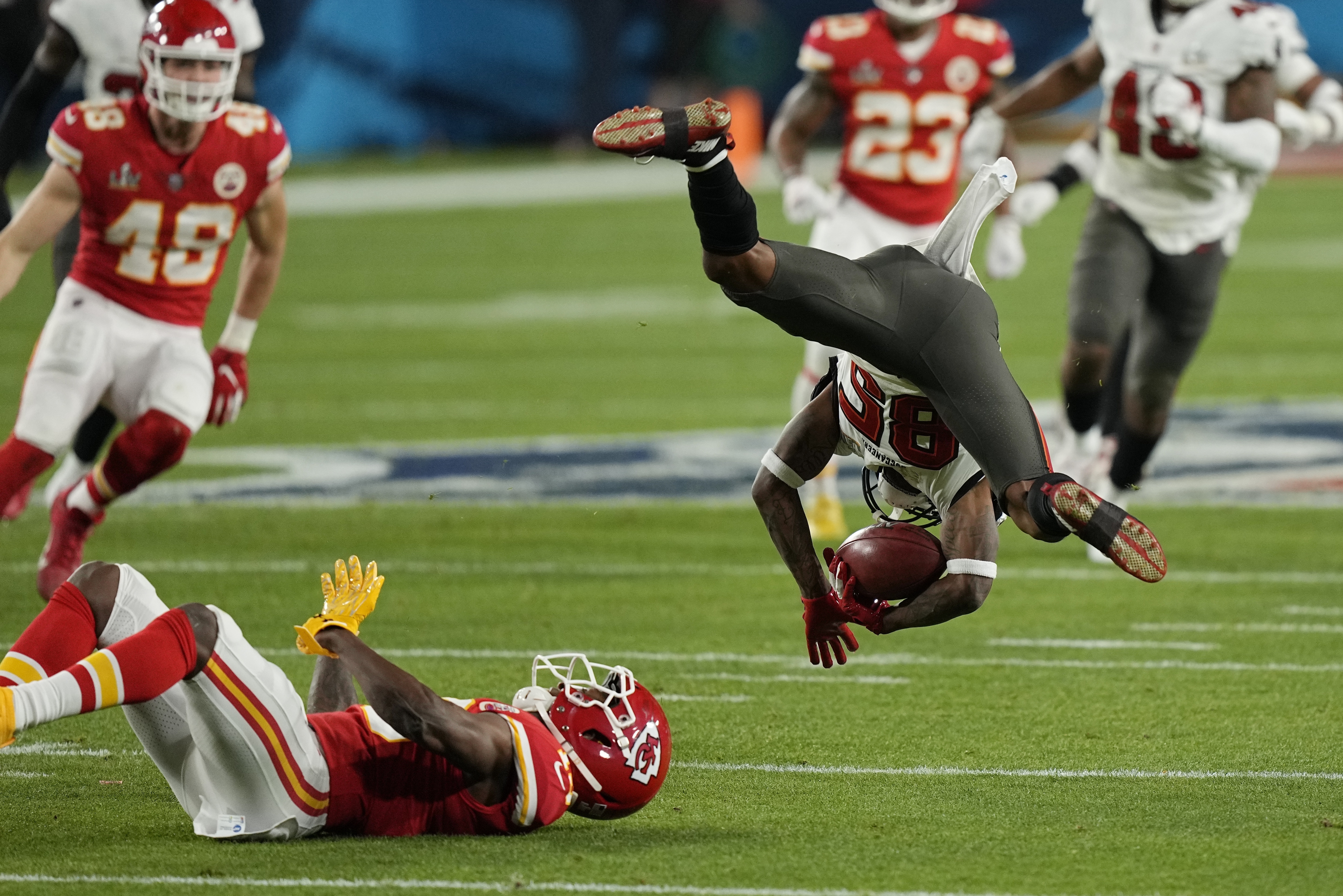 San Diego surfer helped last year's Super Bowl streaker - Los