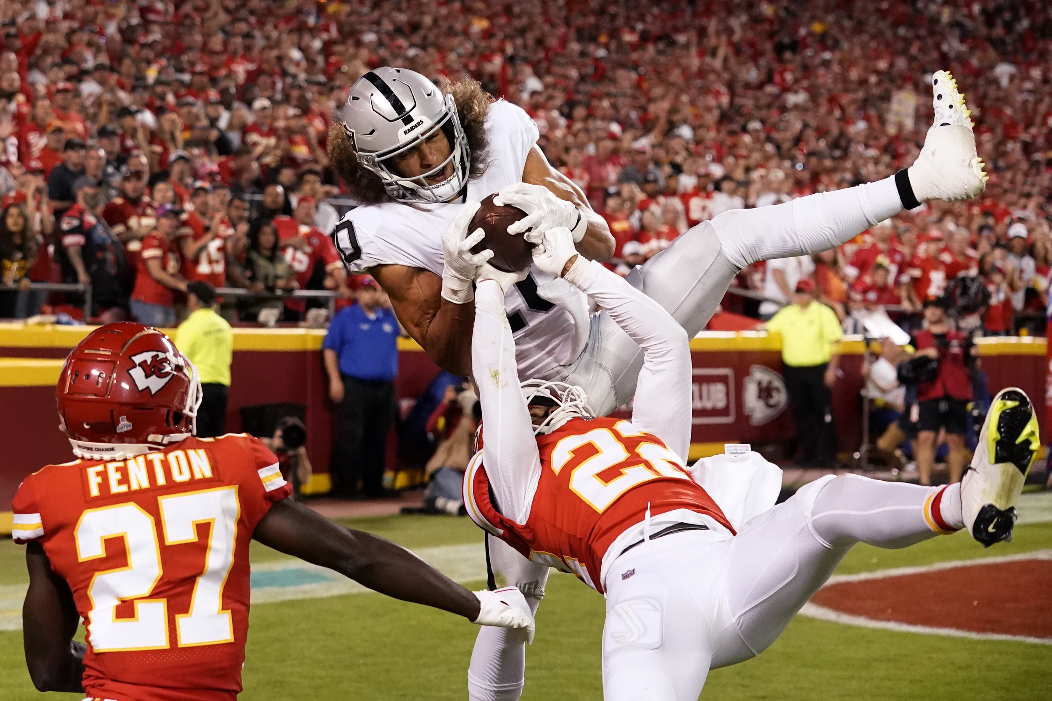 Kansas City Chiefs safety Juan Thornhill (22) gets set on defense