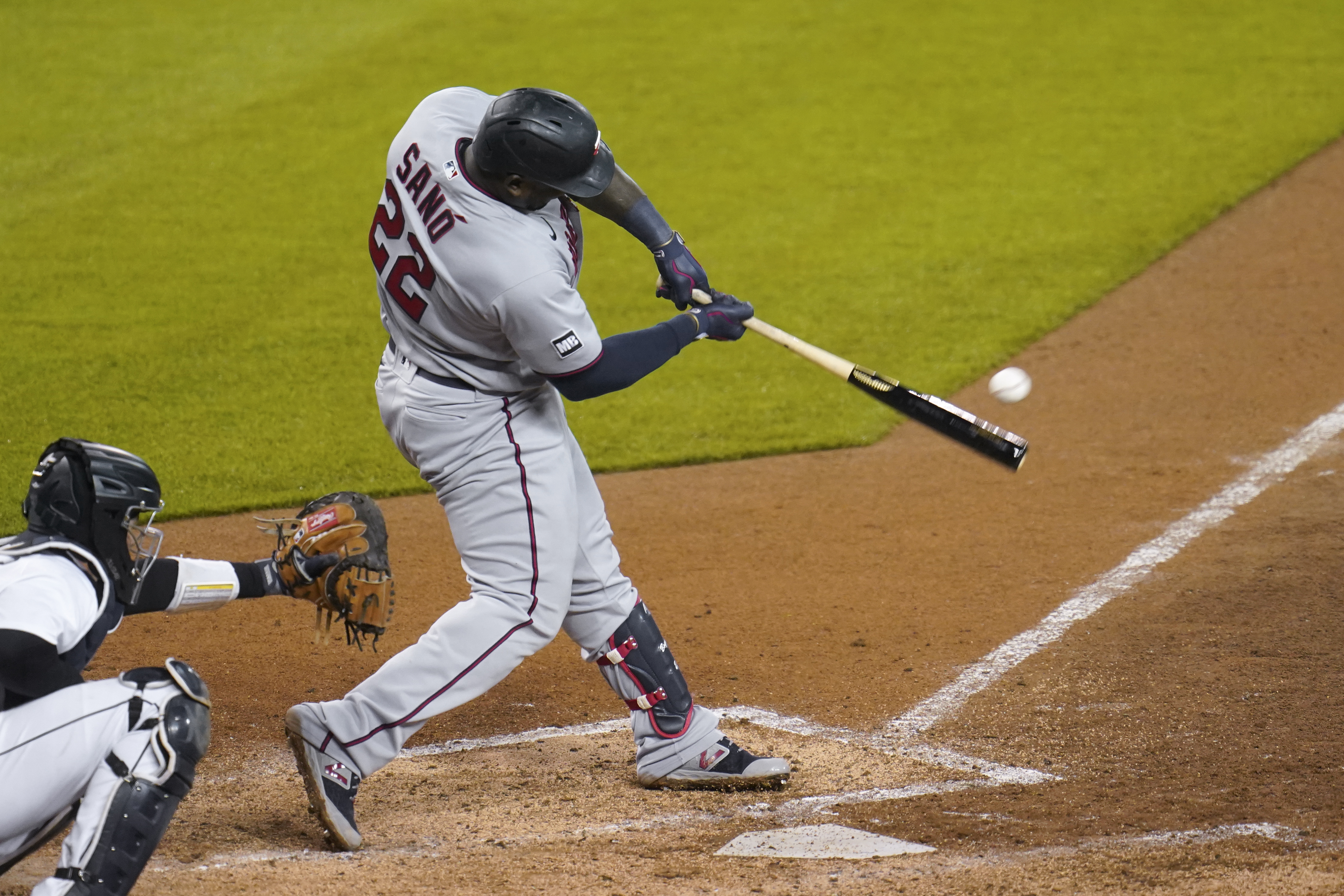Twins hit 3 homers in rainy 7-3 win over Tigers
