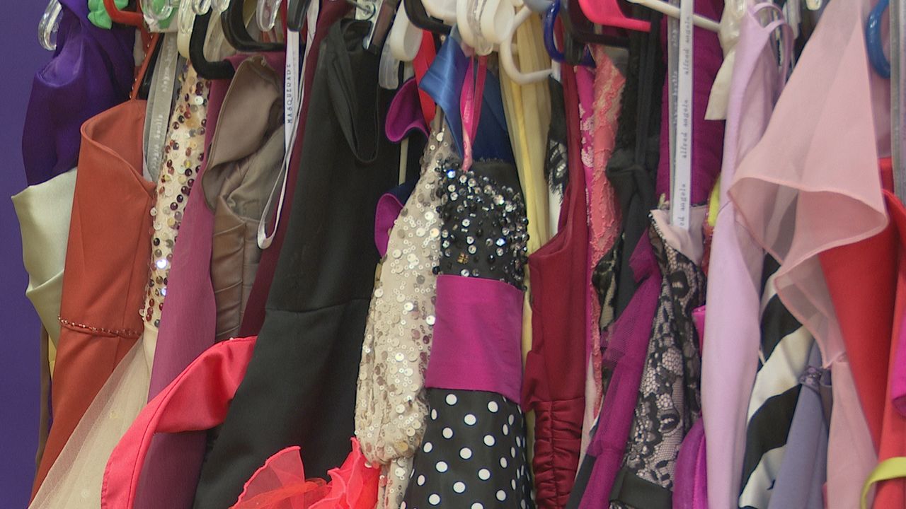 Longview Zonta Club sets up Free Prom Dress Boutique