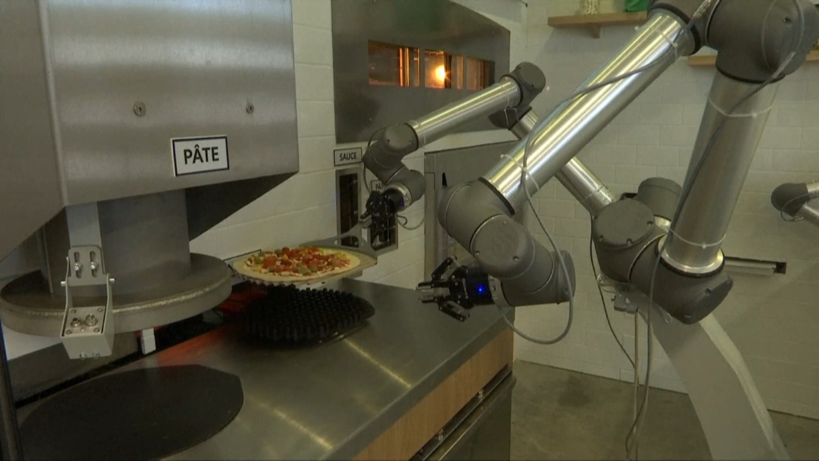 Для сборки робота который готовит блинчики. Робот пиццайоло Pazzi. Робот для готовки пиццы. Роботизированная пиццерия. Пицца станок робот.