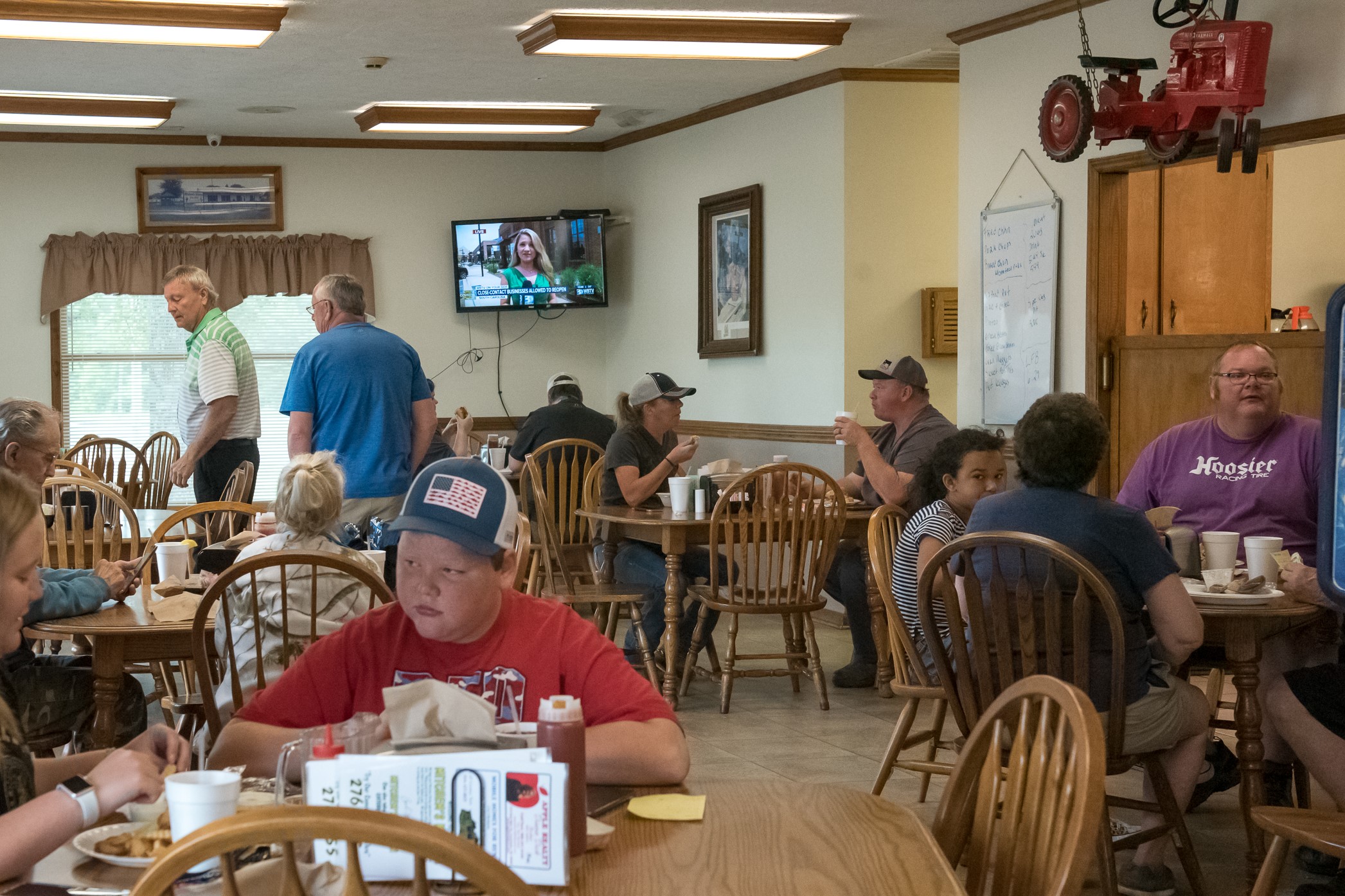 Lincoln Co Commission Chairman Cited For Opening Restaurant Dining Room Defying N C Orders