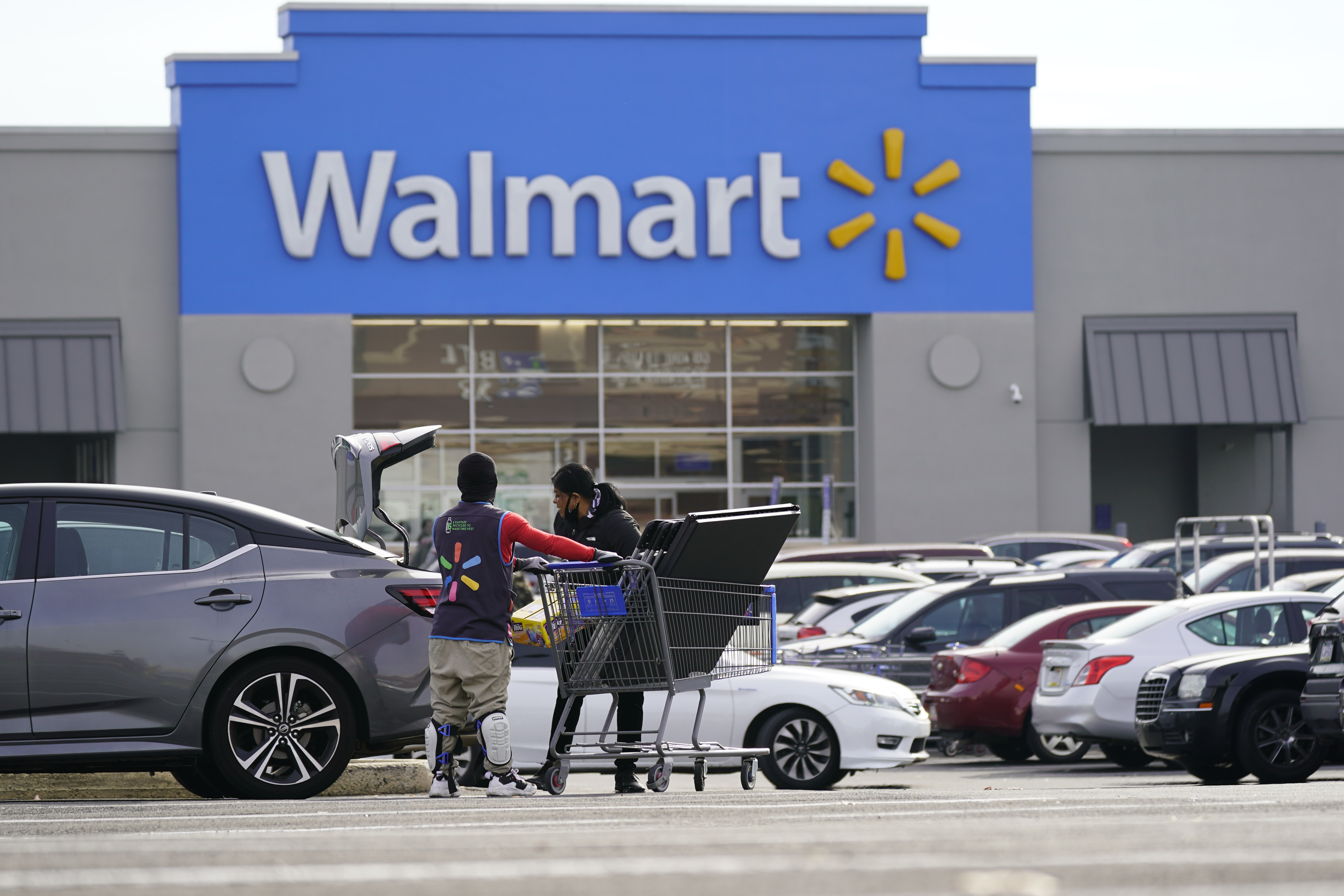 Walmart Boosts Its Outlook as Profit and Sales Rise