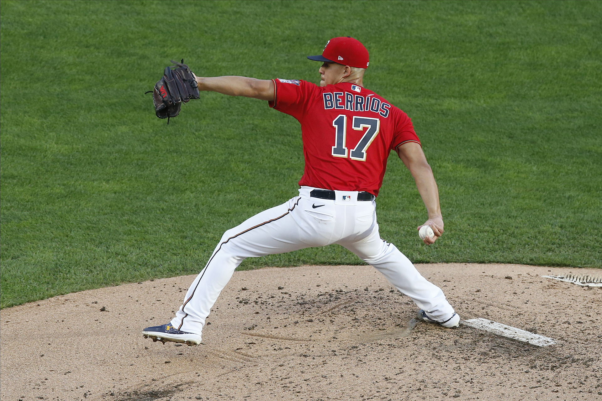 Twins trade 2-time All-Star pitcher Jose Berrios to Toronto