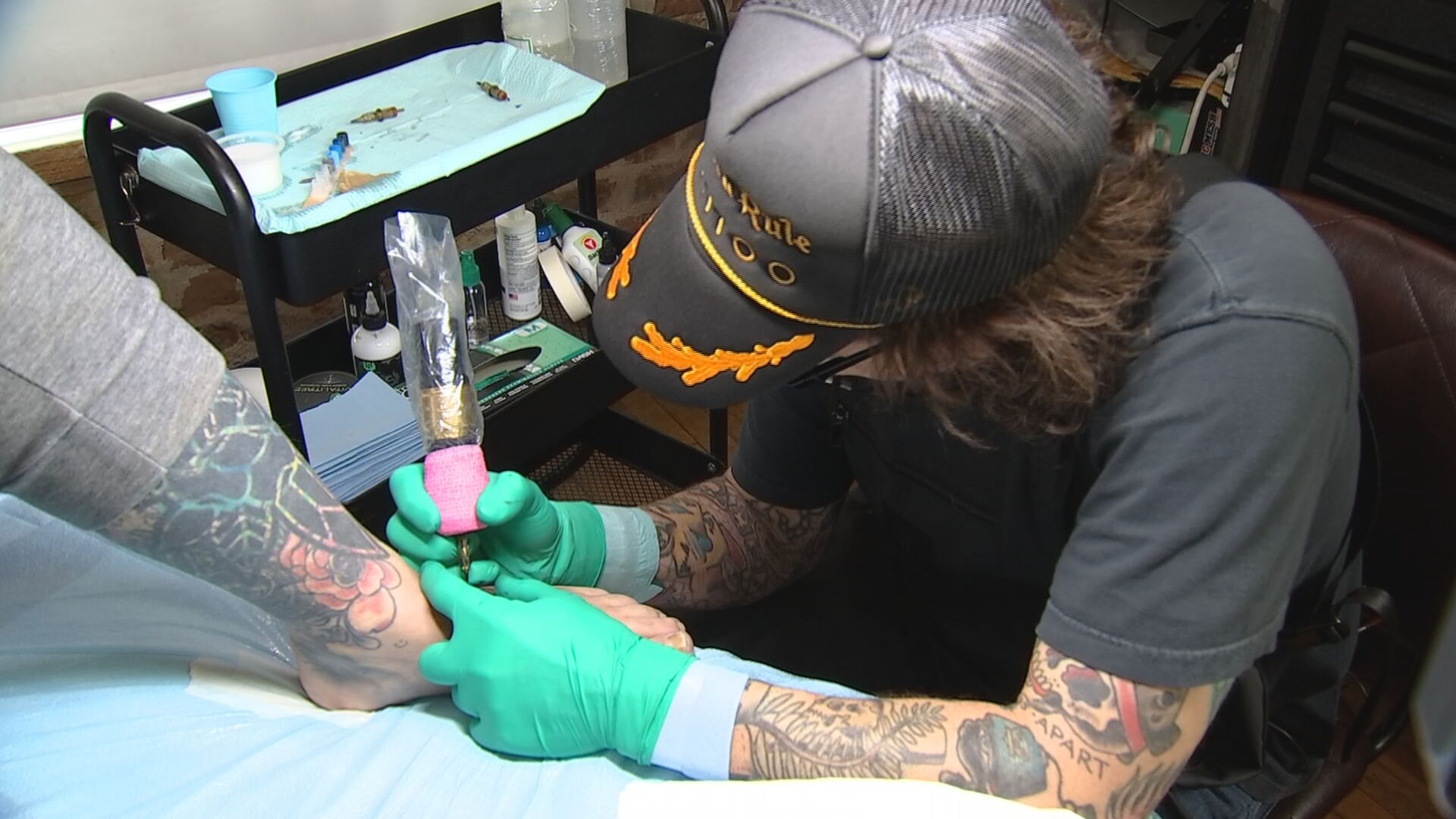 Tattoo artists celebrate after ruling in Kat Von D copyright case, image size:1920x1080