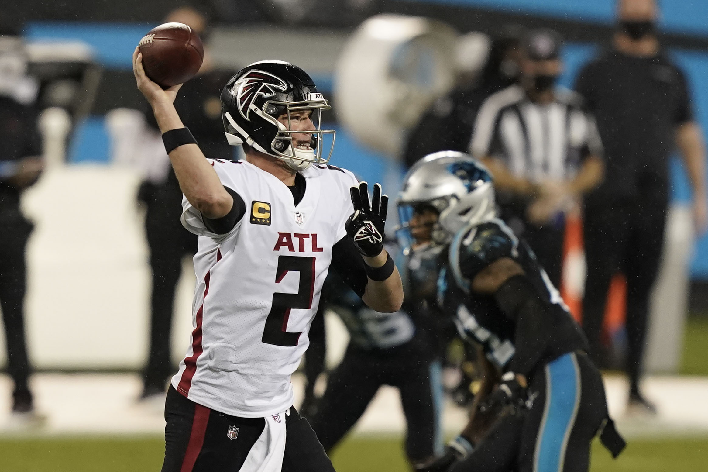 Robinson outshines top pick Young, Falcons beat Panthers