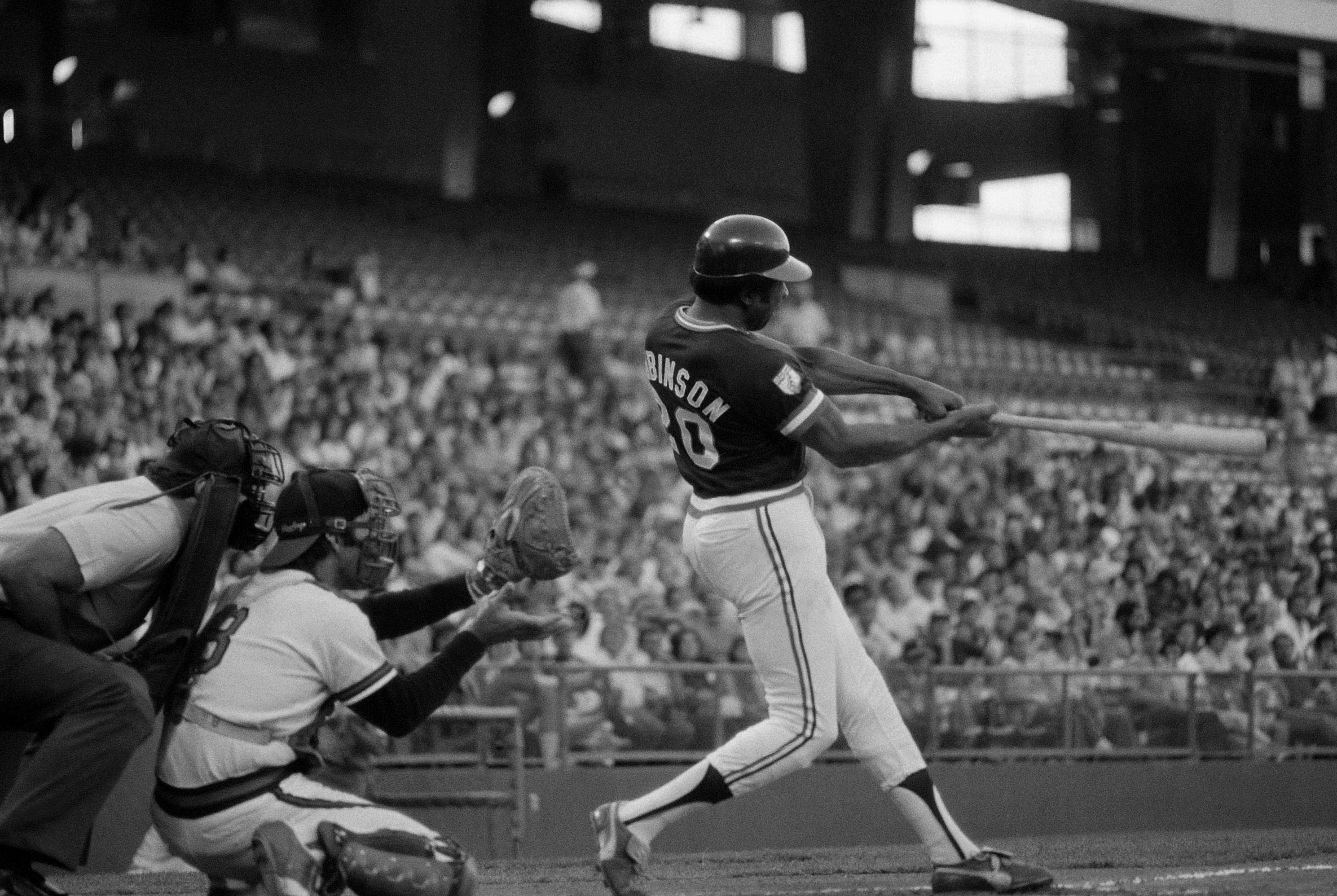 Indians unveil Frank Robinson statue