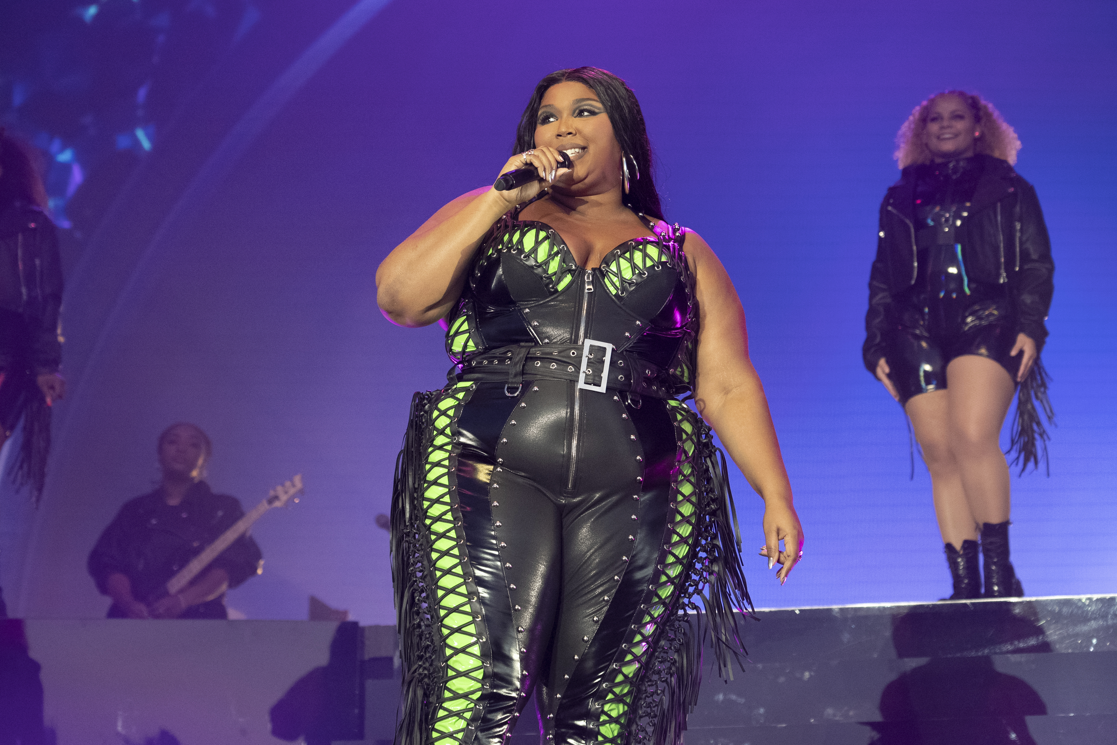 Lawsuit by former dancers accuses Lizzo of sexual harassment and creating a hostile work environment hq photo