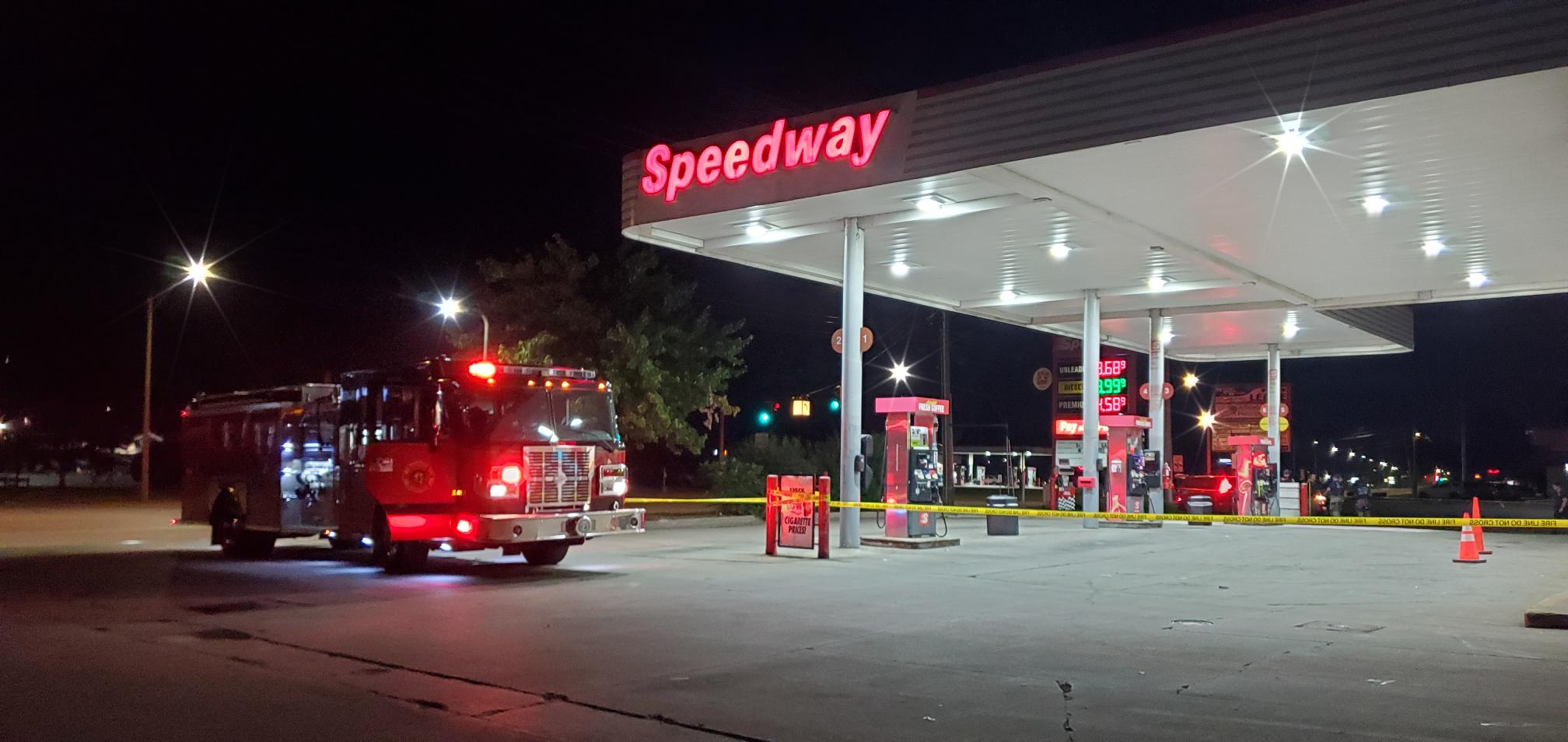 Fire crews investigate gas leak at Lansing gas station