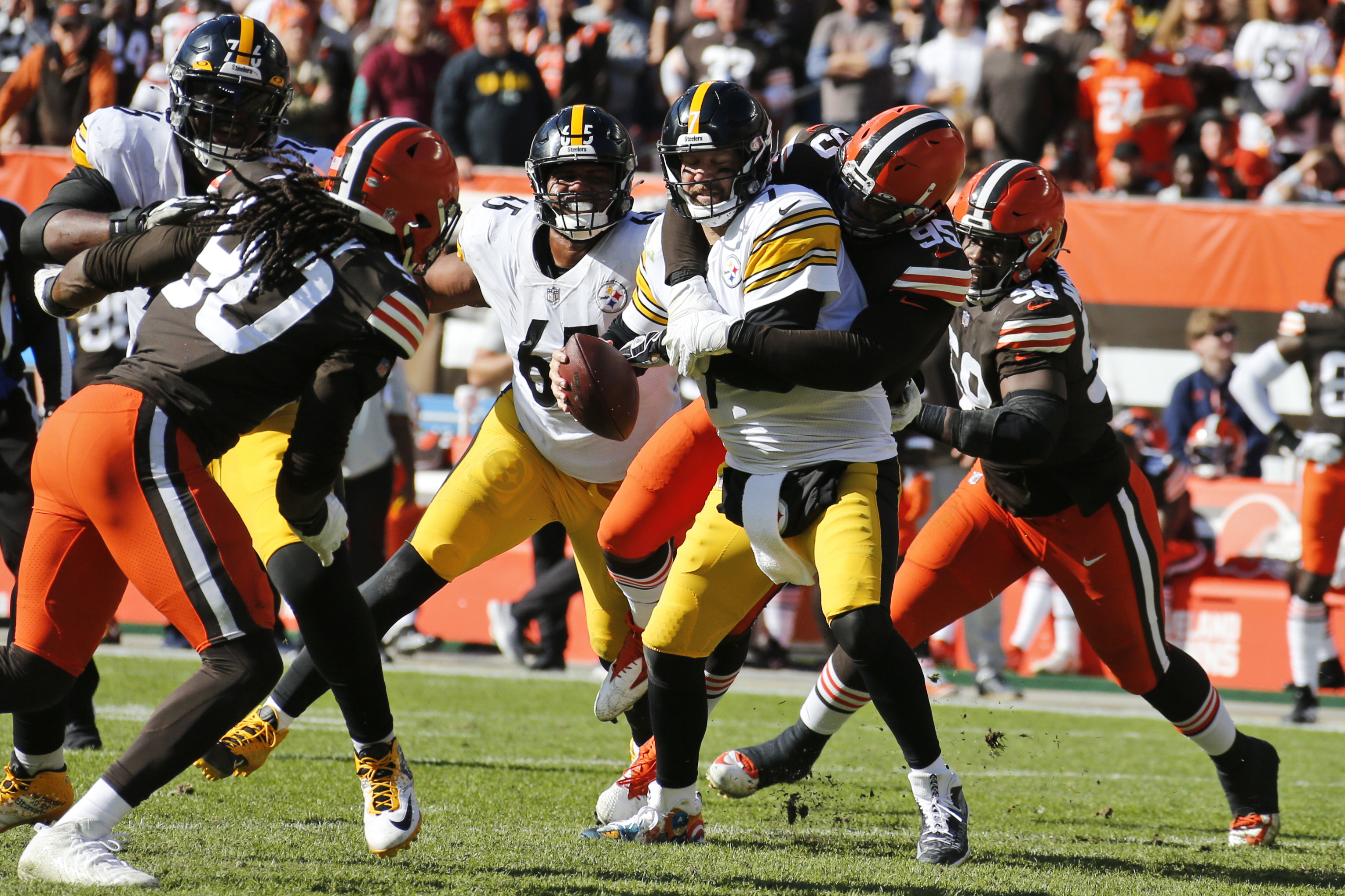 Pittsburgh Steelers beat Cleveland Browns in Ben Roethlisberger's