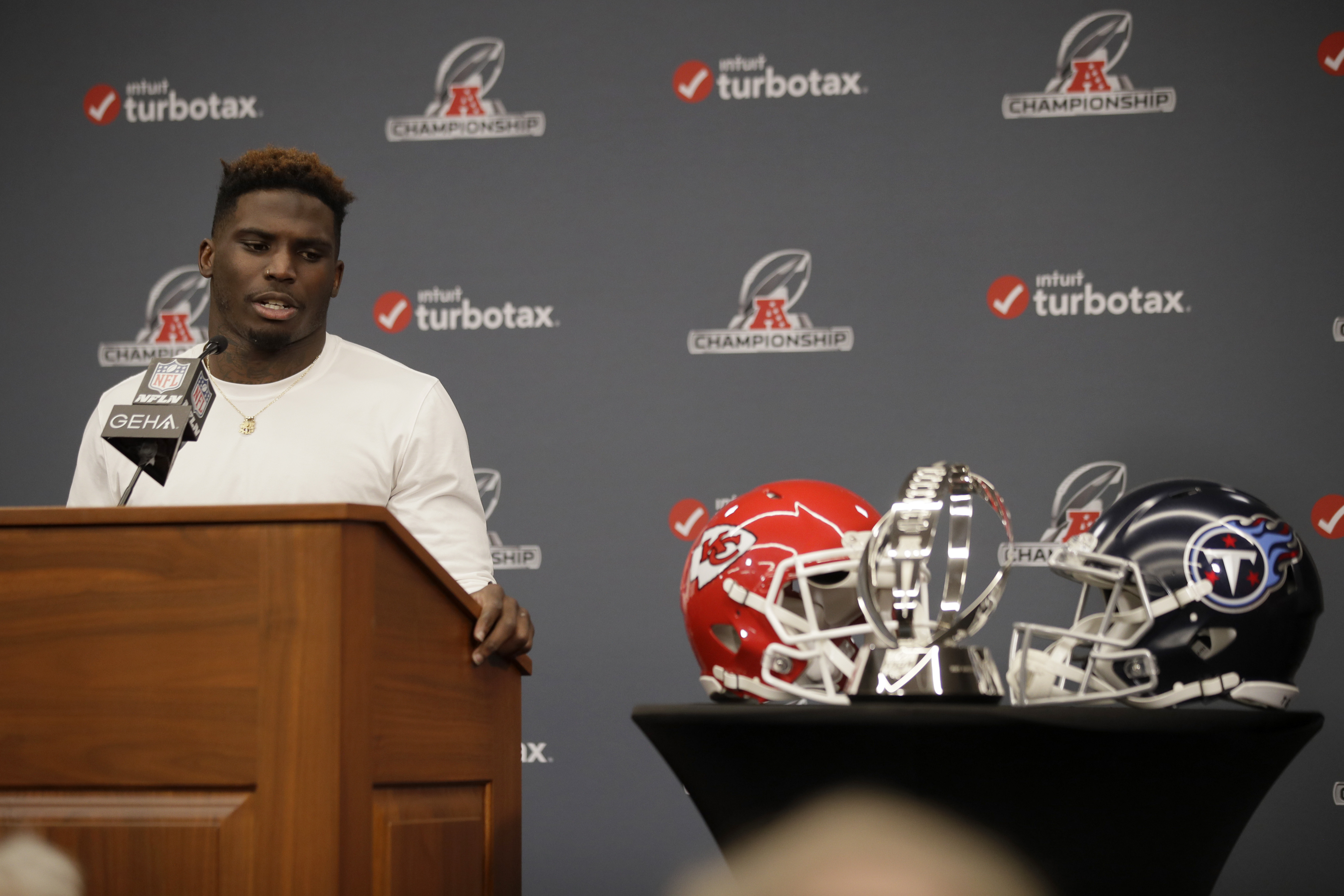 Tyreek Hill's grandparents will be able to watch Chiefs play in AFC title  game thanks to fan