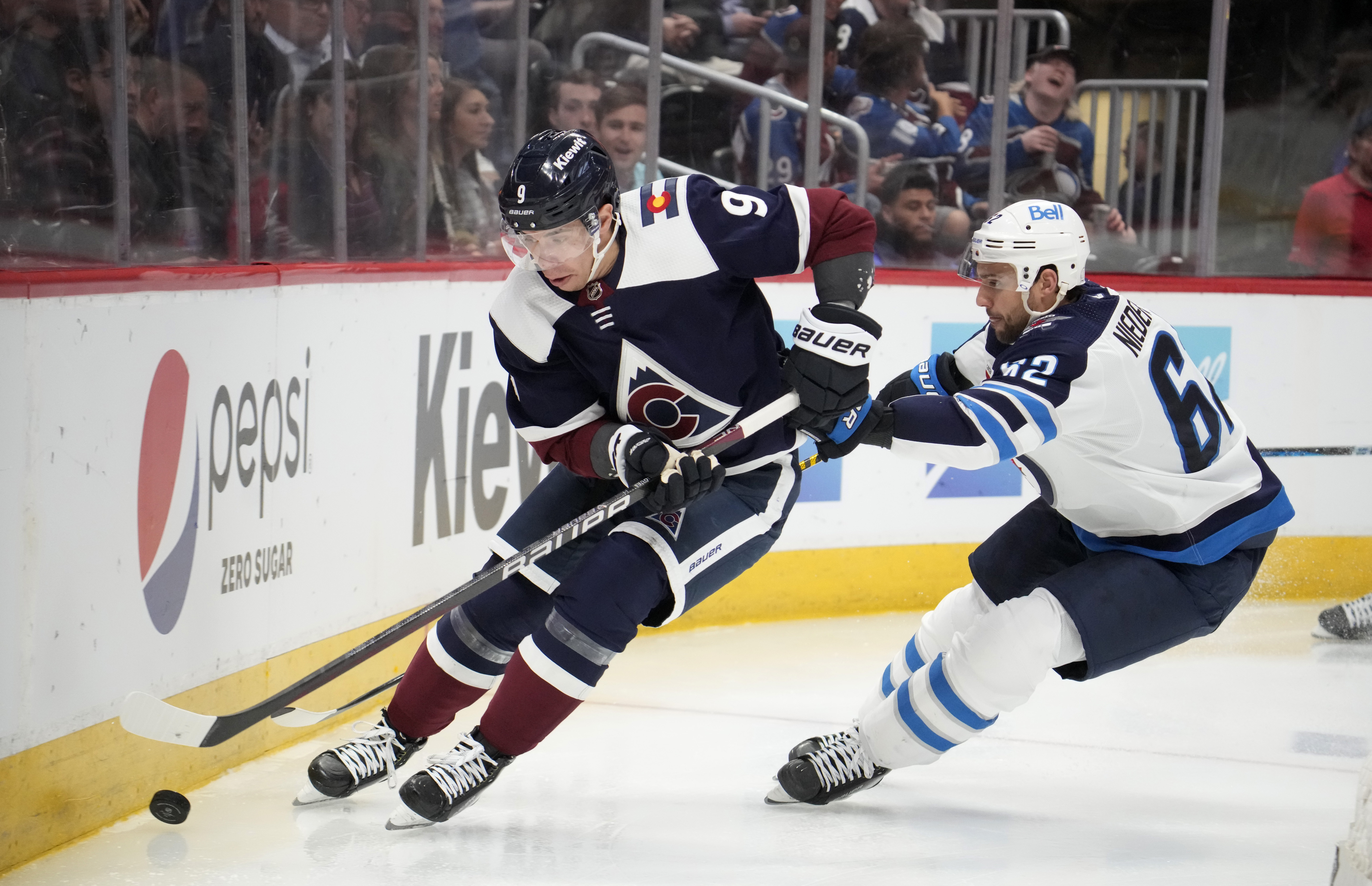 Avs beat Jets 4-2, remain in control of Central Division