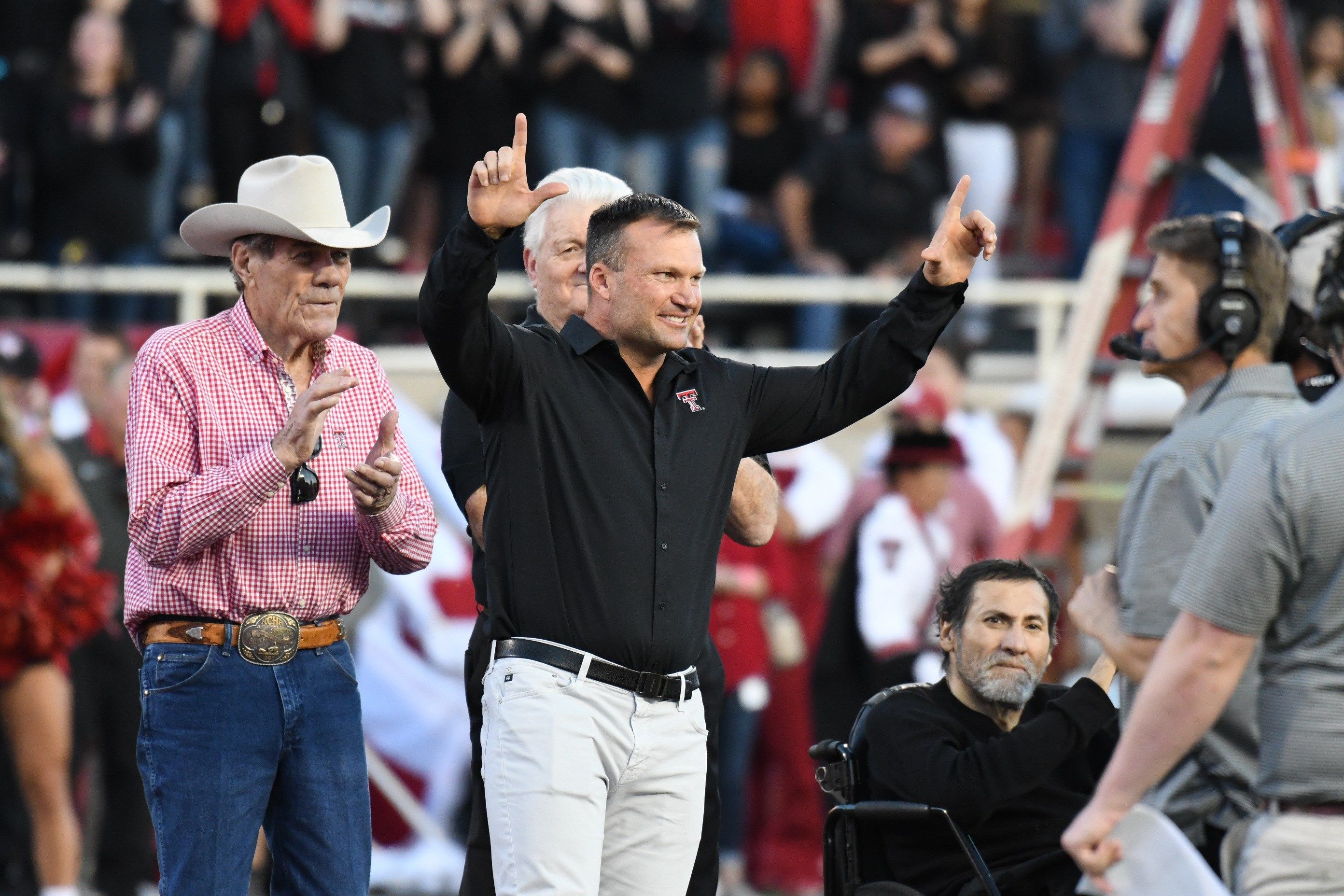 Zach Thomas enters Pro Football Hall of Fame - Texas Tech Red Raiders