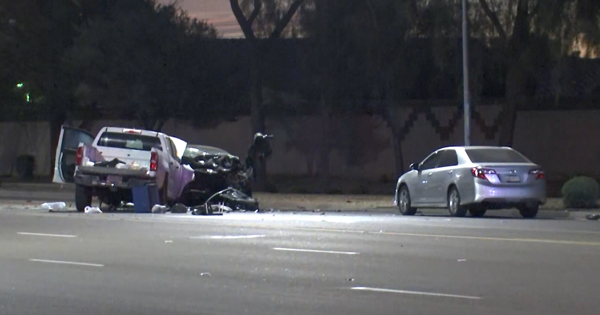 Serious crash closes Camelback Road in Glendale