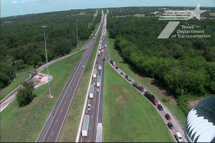 1 killed in Smith County wreck involving 18-wheelers on I-20