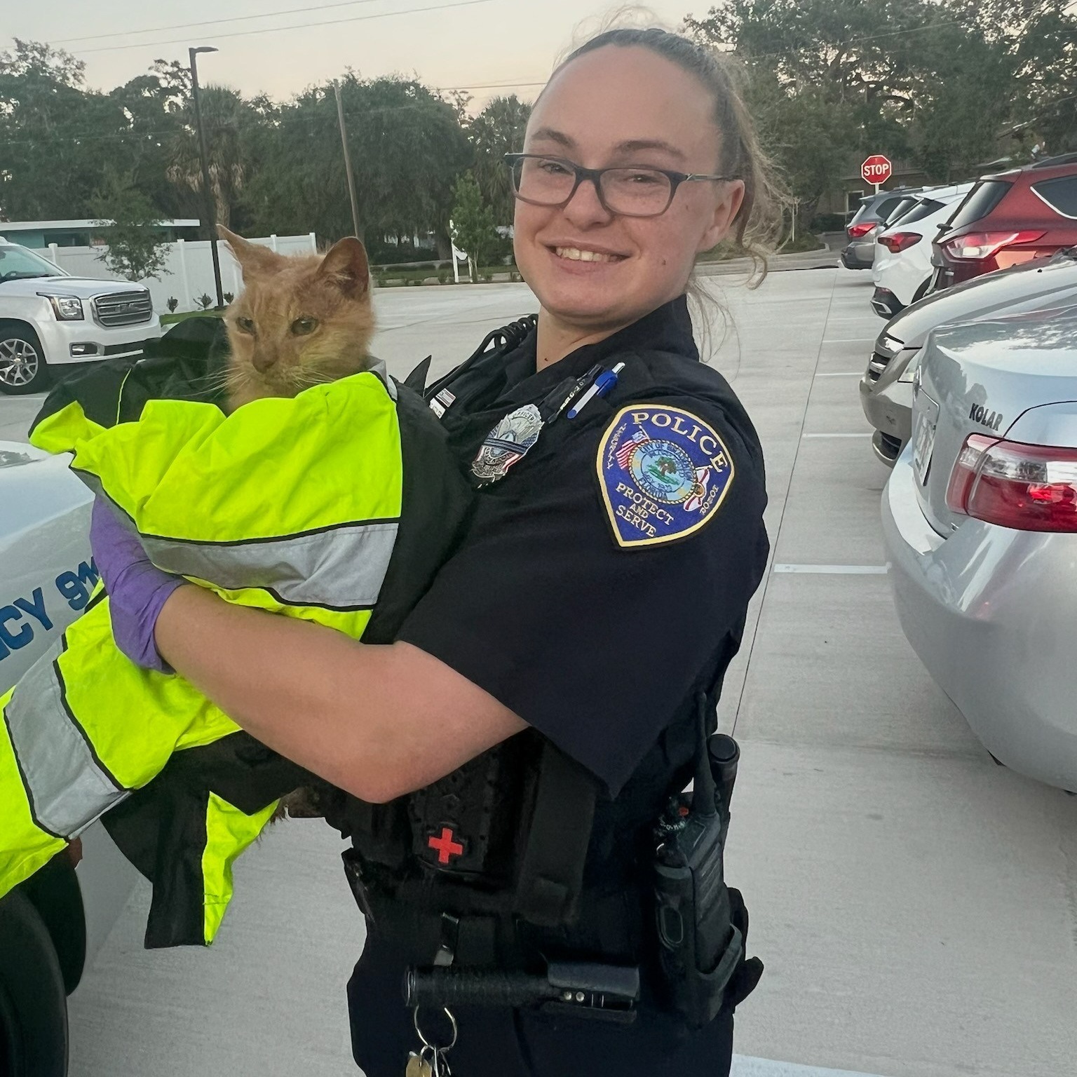 Despite allergy, Bradenton Police Officer rescues kitten