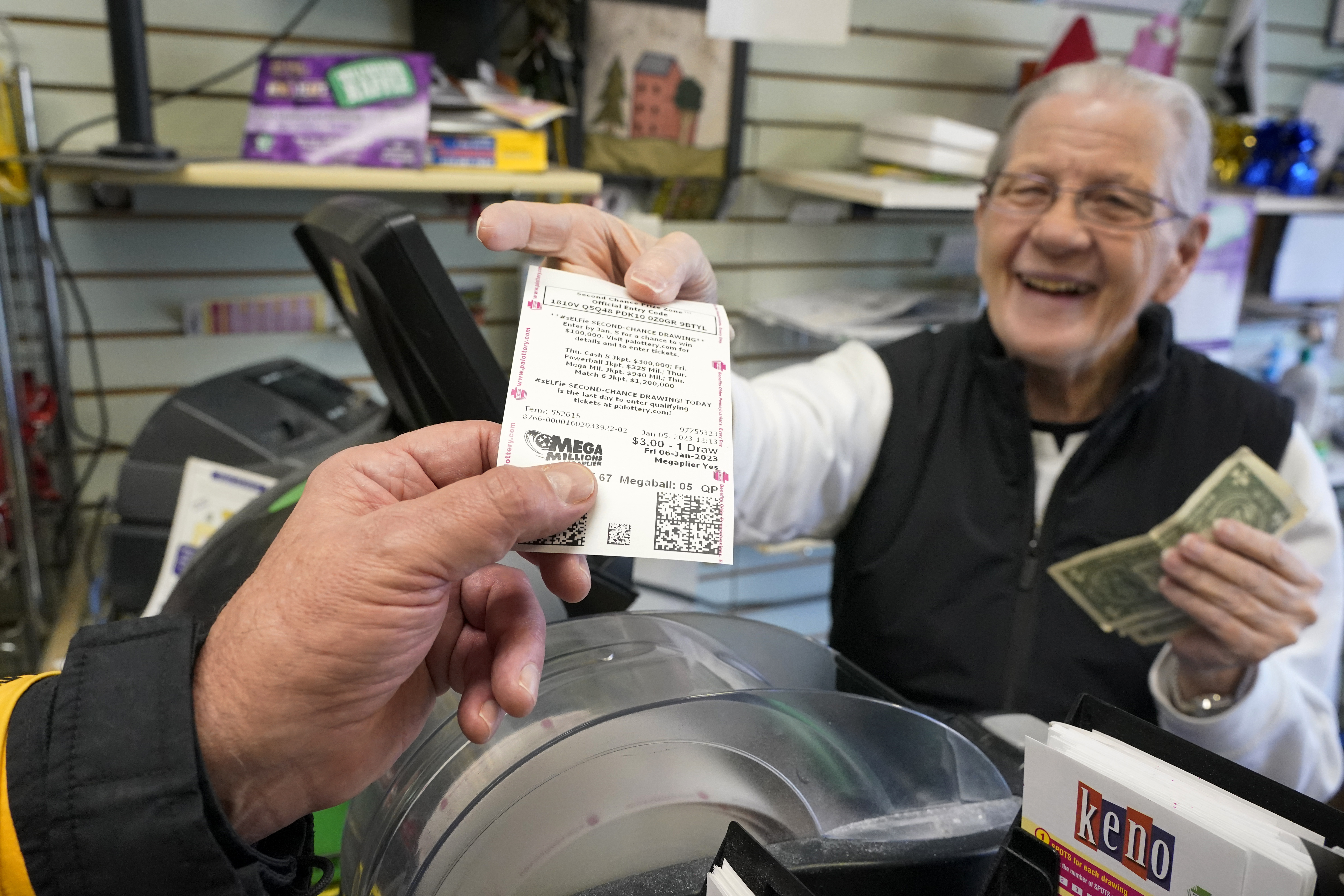 Lucky winner snags $842.4 million Powerball jackpot in 1st drawing of 2024
