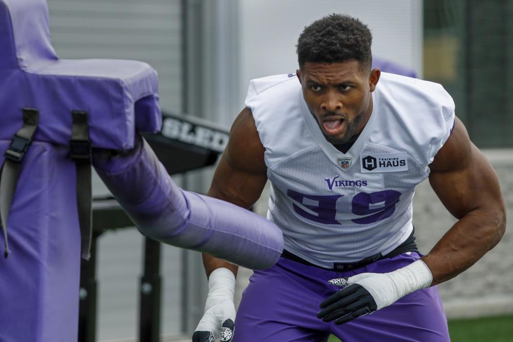 Social media reacts to Danielle Hunter new contract