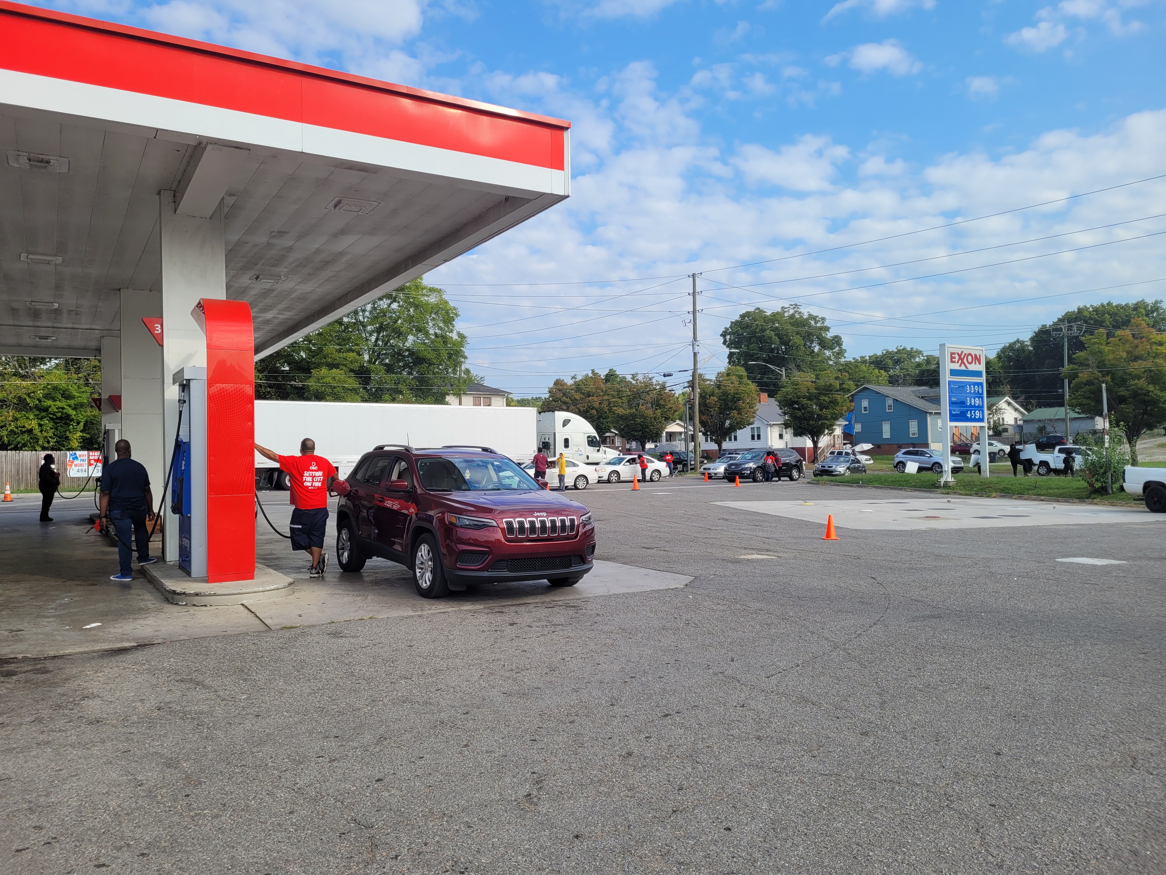 East Knoxville church helps the community with free gas giveaway