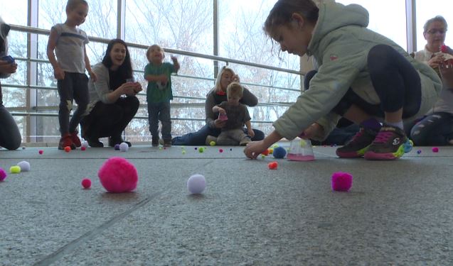 Indoor Snowball Fight Skate