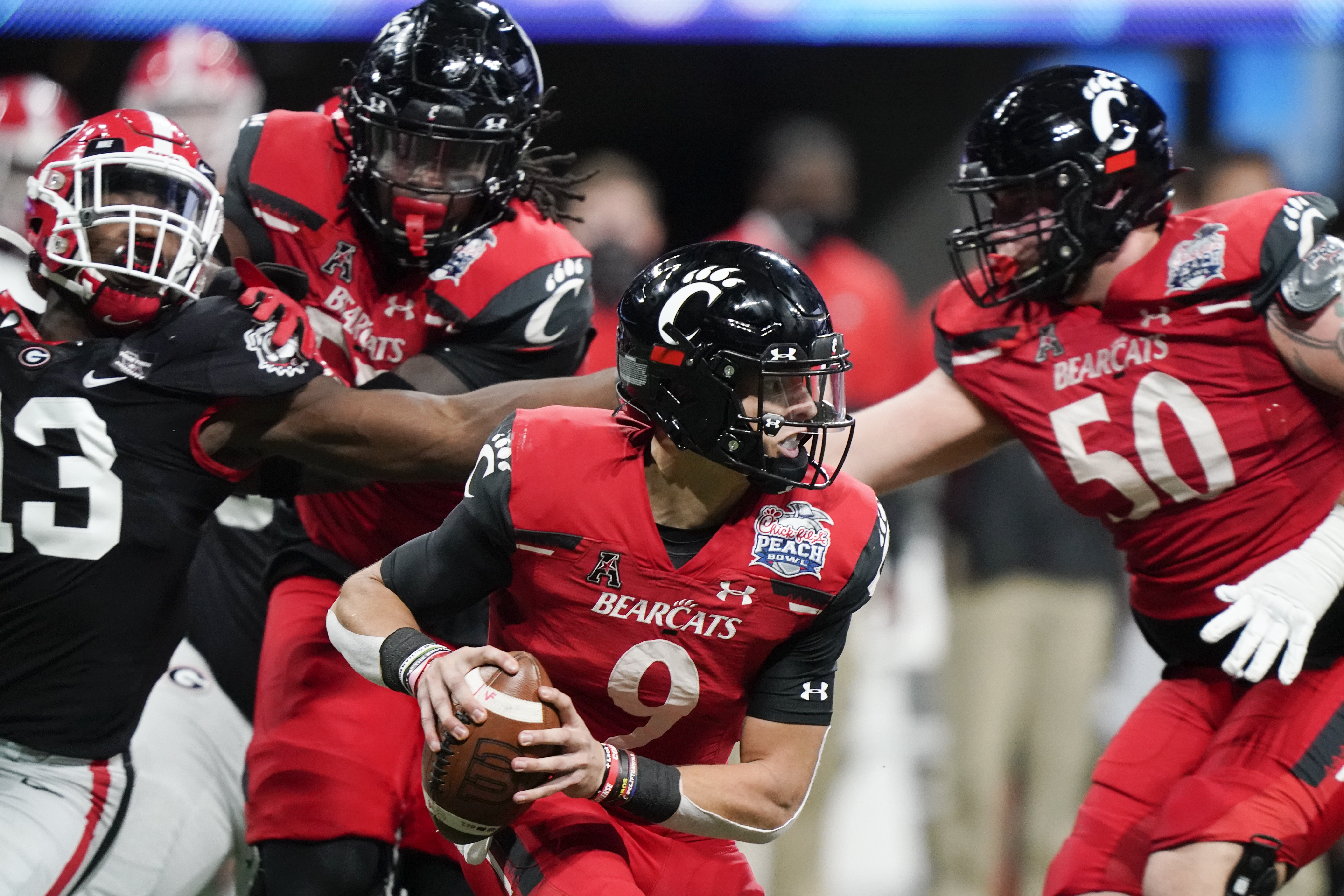 Football's Standout Season Ends with 24-21 Peach Bowl Loss to Georgia -  University of Cincinnati Athletics