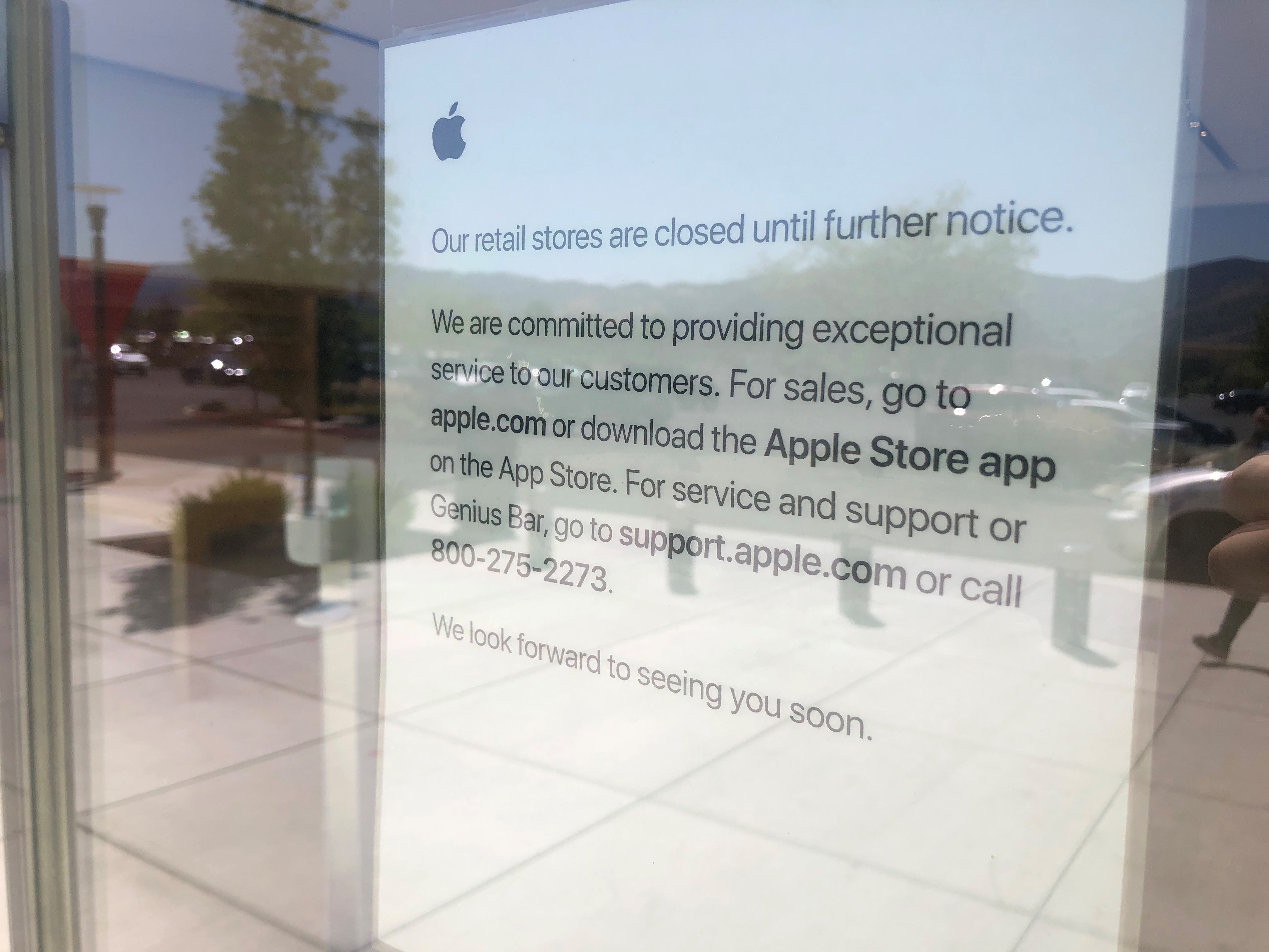 Apple closes more stores due to surge in COVID-19 cases