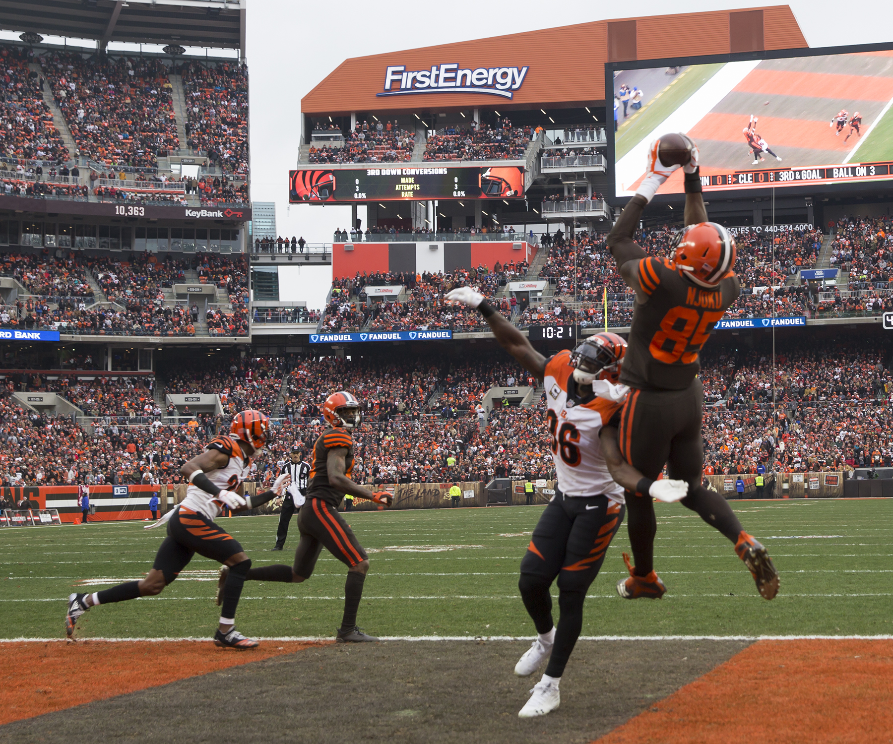 PHOTOS: Browns hold off Bengals for season sweep, 26-18