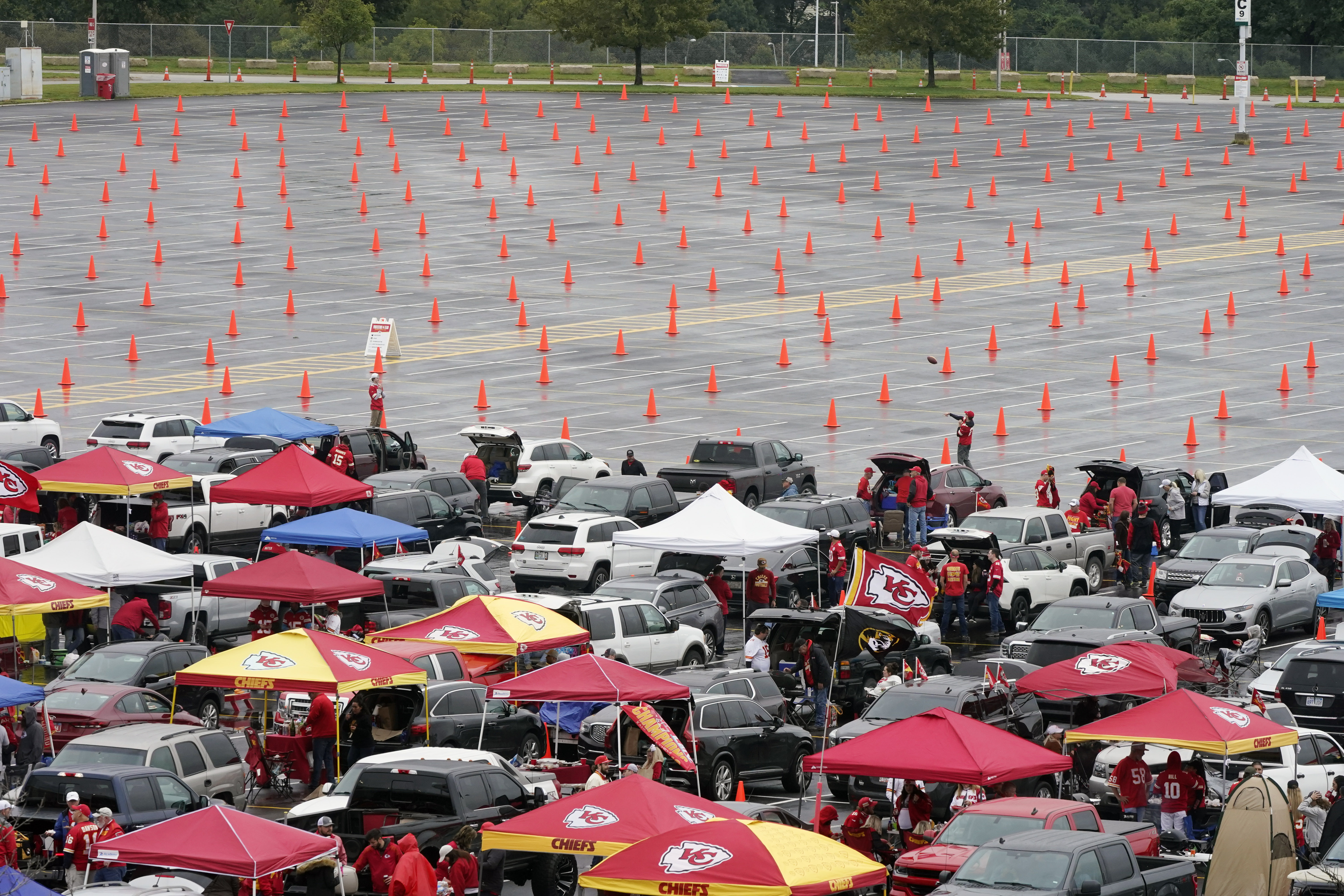 Fans arriving for first game of NFL season at Arrowhead