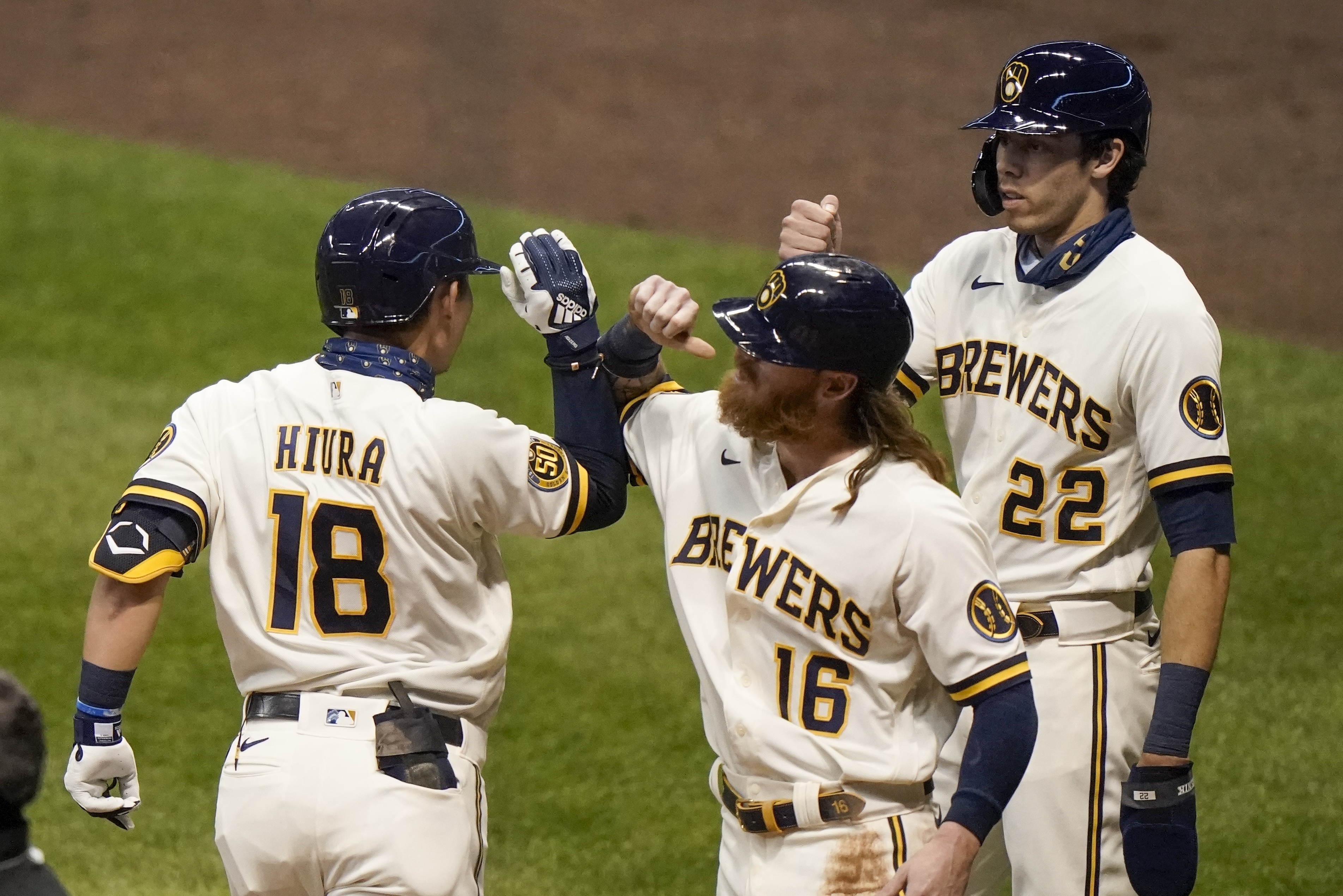 Yelich, Braun lead Brewers to 18-3 romp over Cardinals