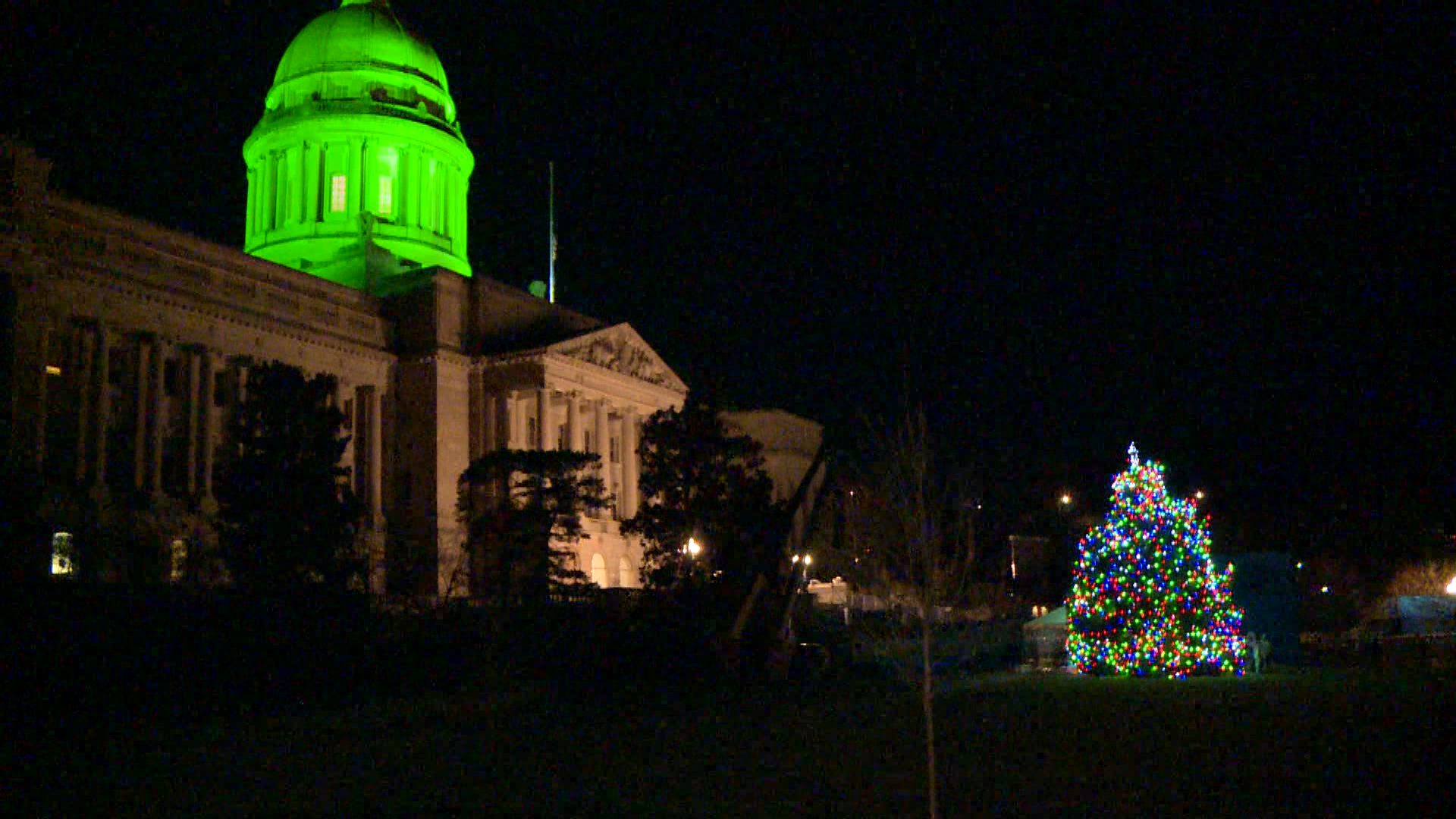 Frankfort Christmas Parade 2022 Gov. Beshear, First Lady To Light State Christmas Tree During Frankfort  Christmas Parade