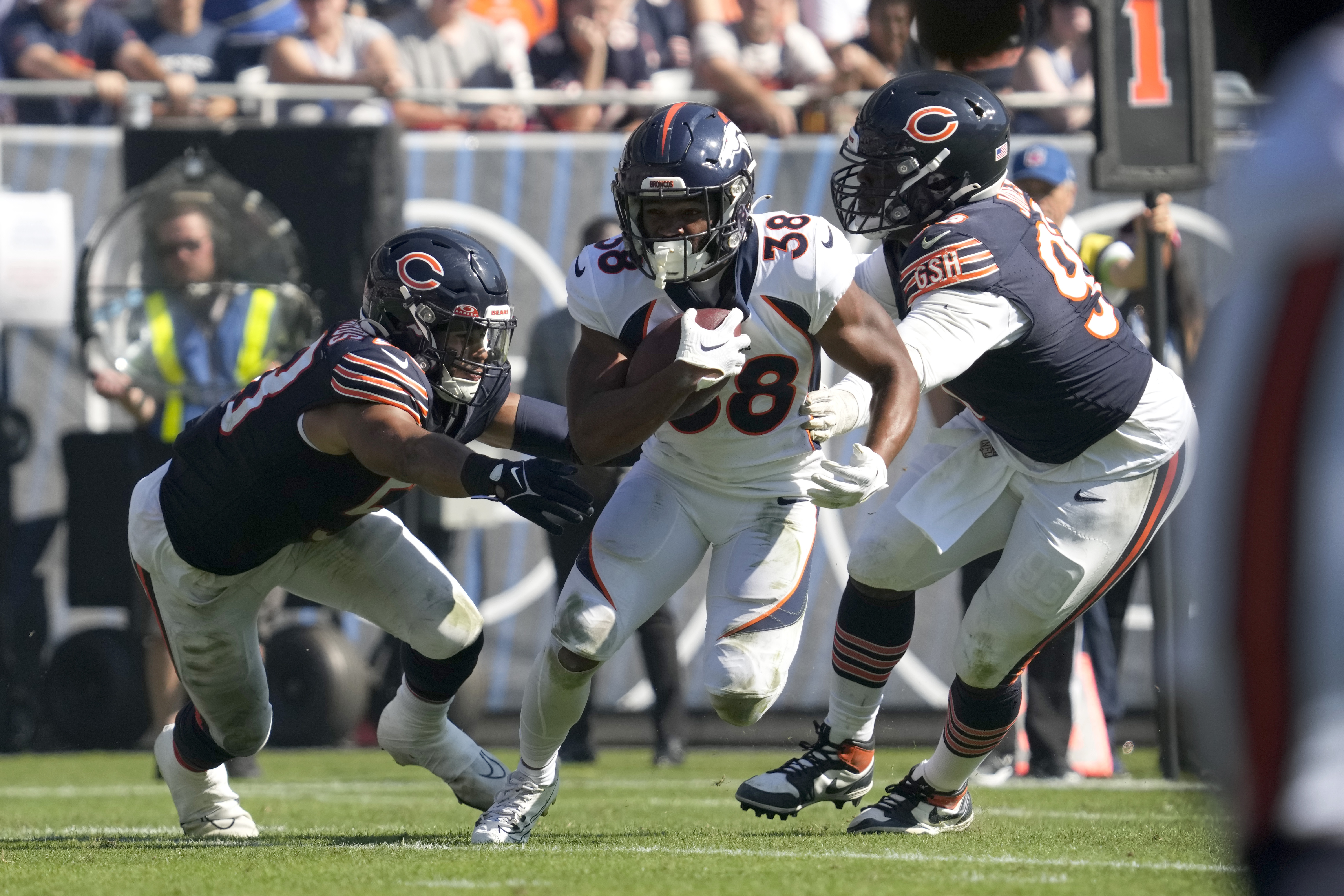 Broncos rally from 21 down to top Bears 31-28