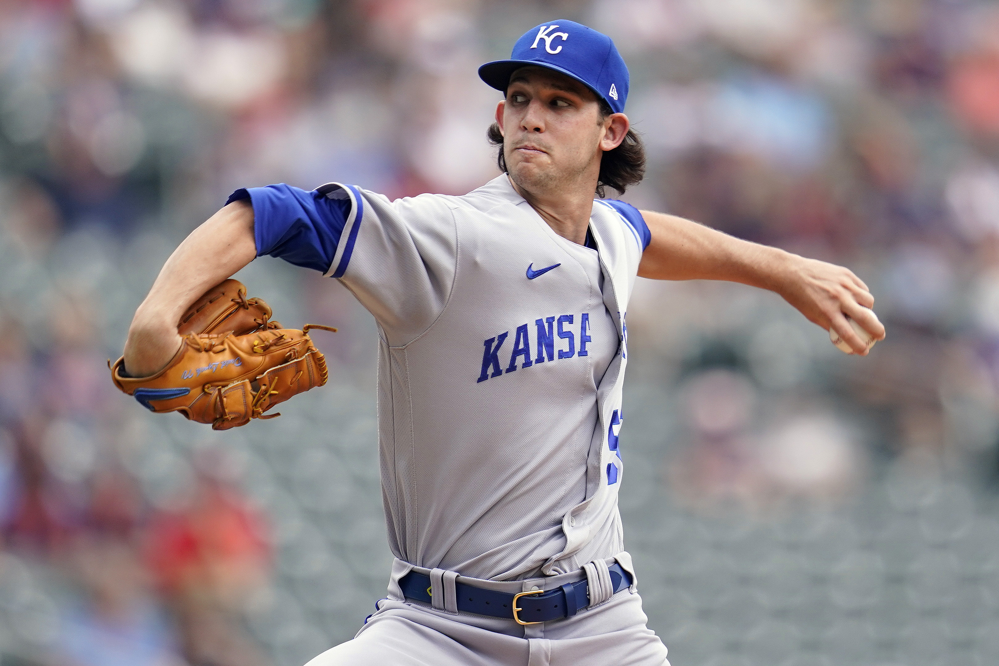 Vinnie Pasquantino exits Kansas City Royals game with injury