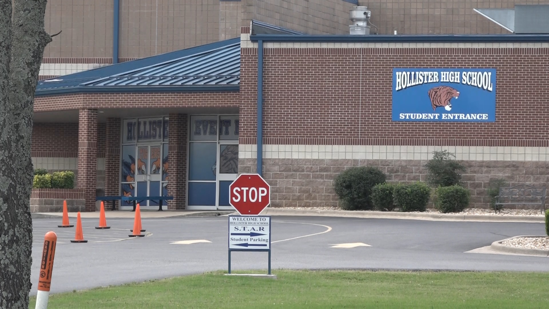 Hollister school leaders, parents respond to online "threat" posted to social media