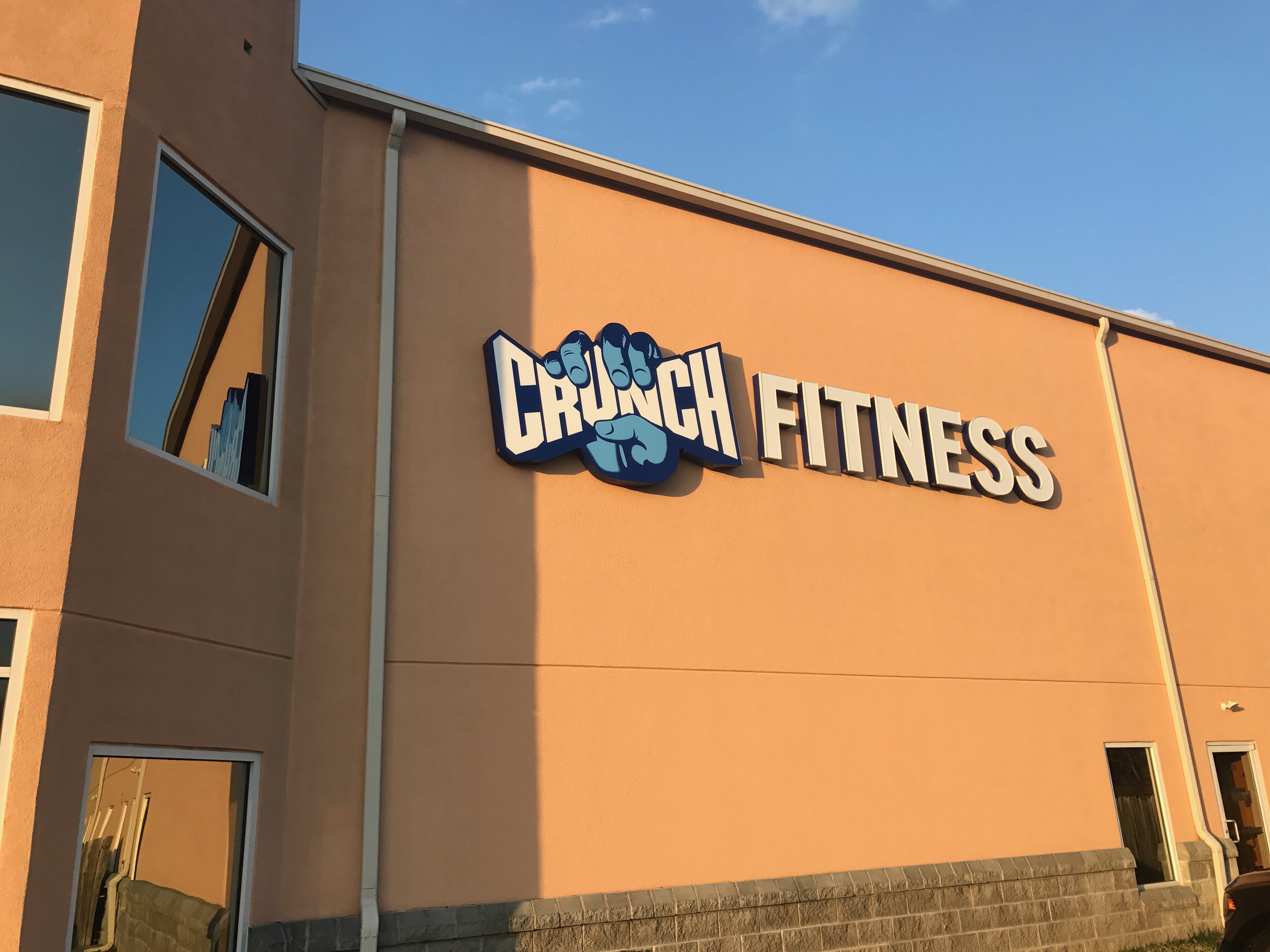 New Crunch Fitness Opens In Roanoke County