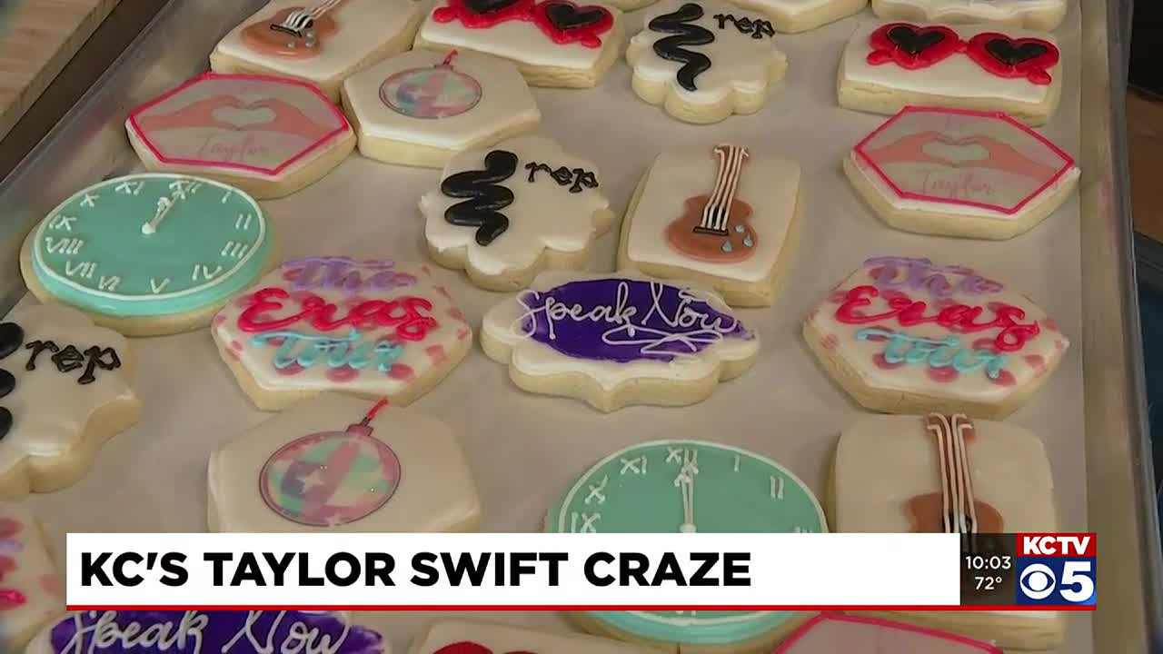 Swiftie cookies 🎶 #cookiesbychelsea #cookiedecorating #homebaker