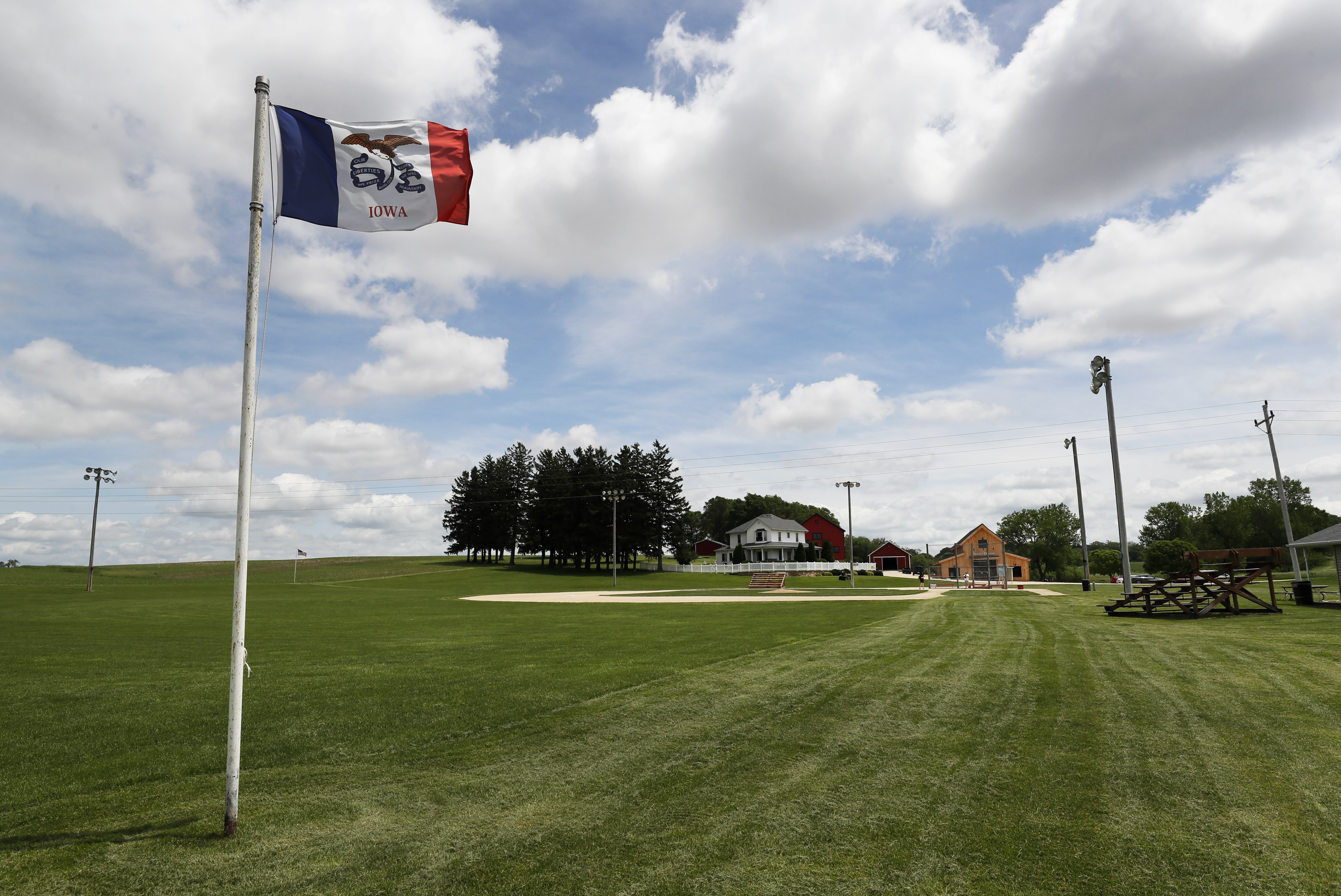 MLB reveals photo of Field of Dreams stadium for August 12th game between  the Yankees and White Sox - Article - Bardown