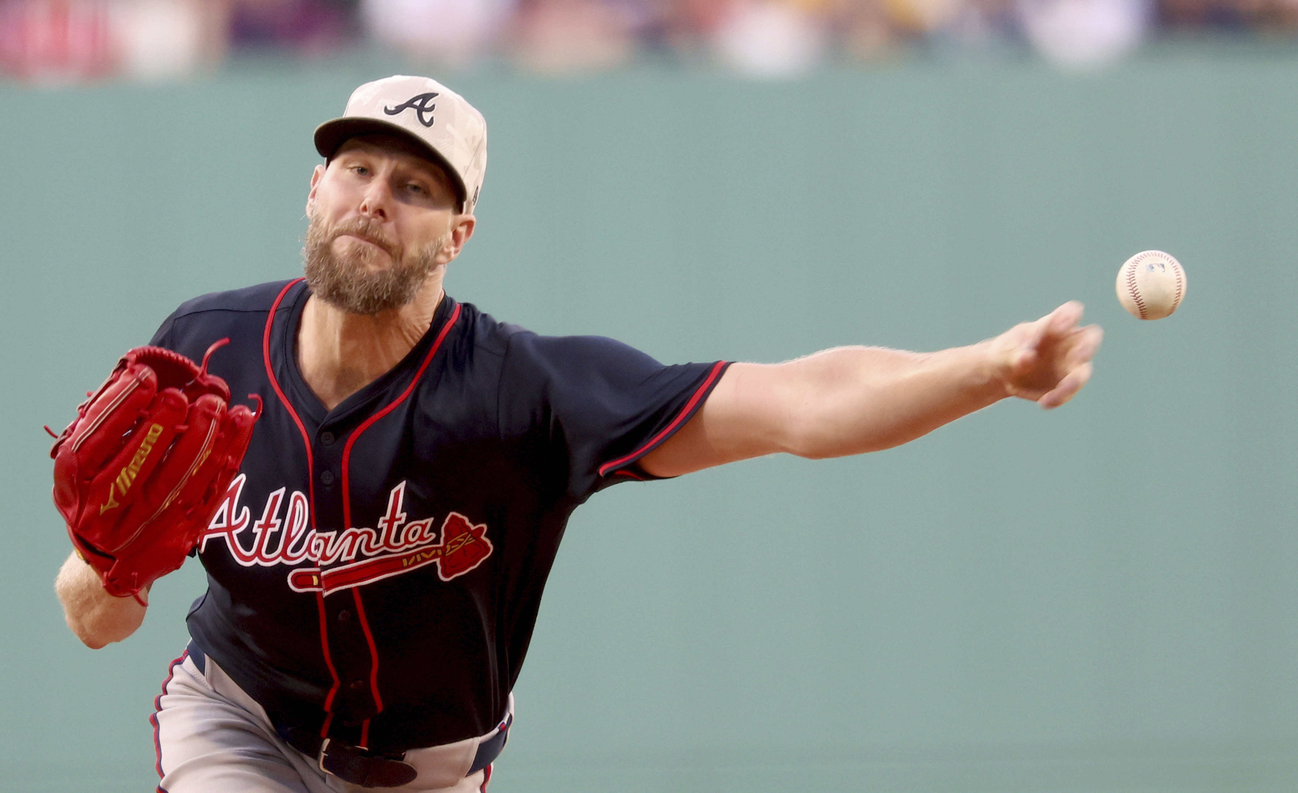 Chris Sale strikes out 8 and leads the Braves to a 4-2 win over