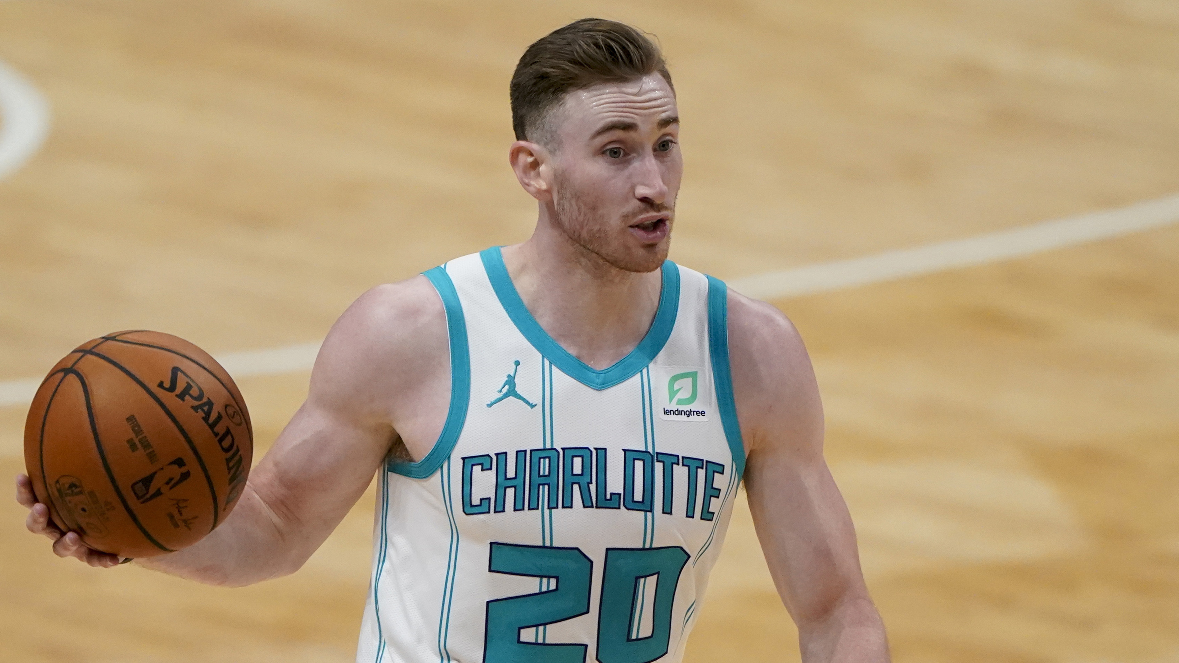 Hornets' Gordon Hayward sustains fractured finger on right hand