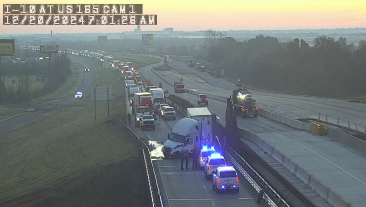 I-10 West reopens at U.S. 165, Texas border after 18-wheeler crashes
